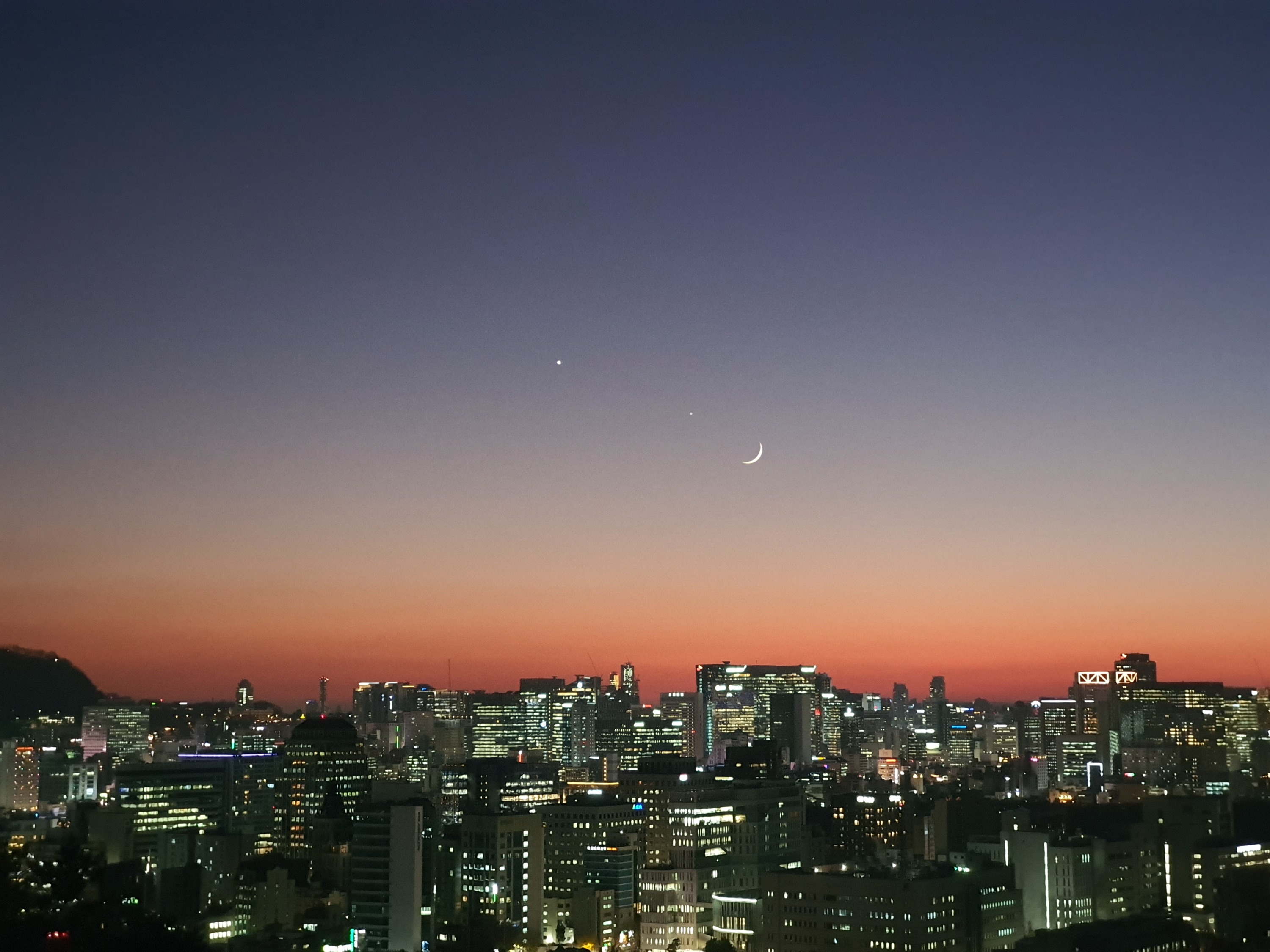 Seoul Moonlight Walking Tour with Local Historian