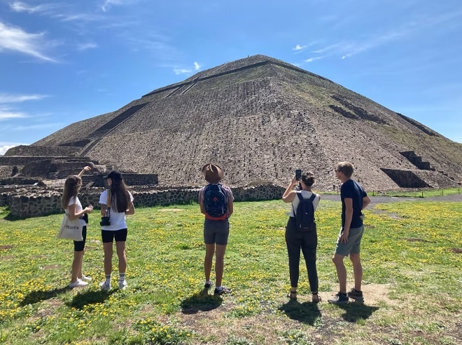 Ancient Teotihuacan and Cave Lunch Tour in Mexico