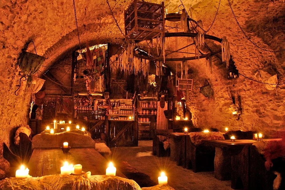 Medieval Dinner with Unlimited Drinks in Prague