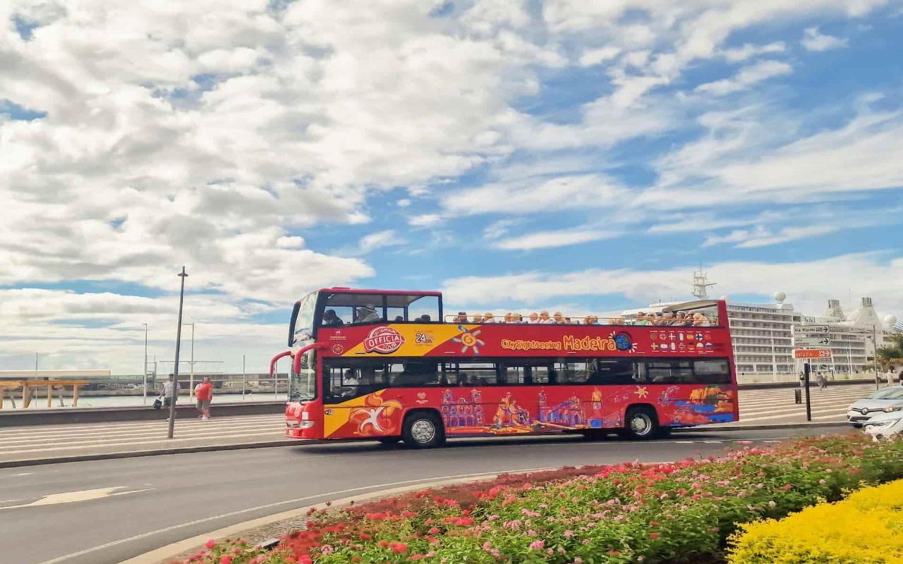 Город Фуншал: 48-часовой автобус Hop-On-Hop-Off от City Sightseeing с билетом в музей CR7