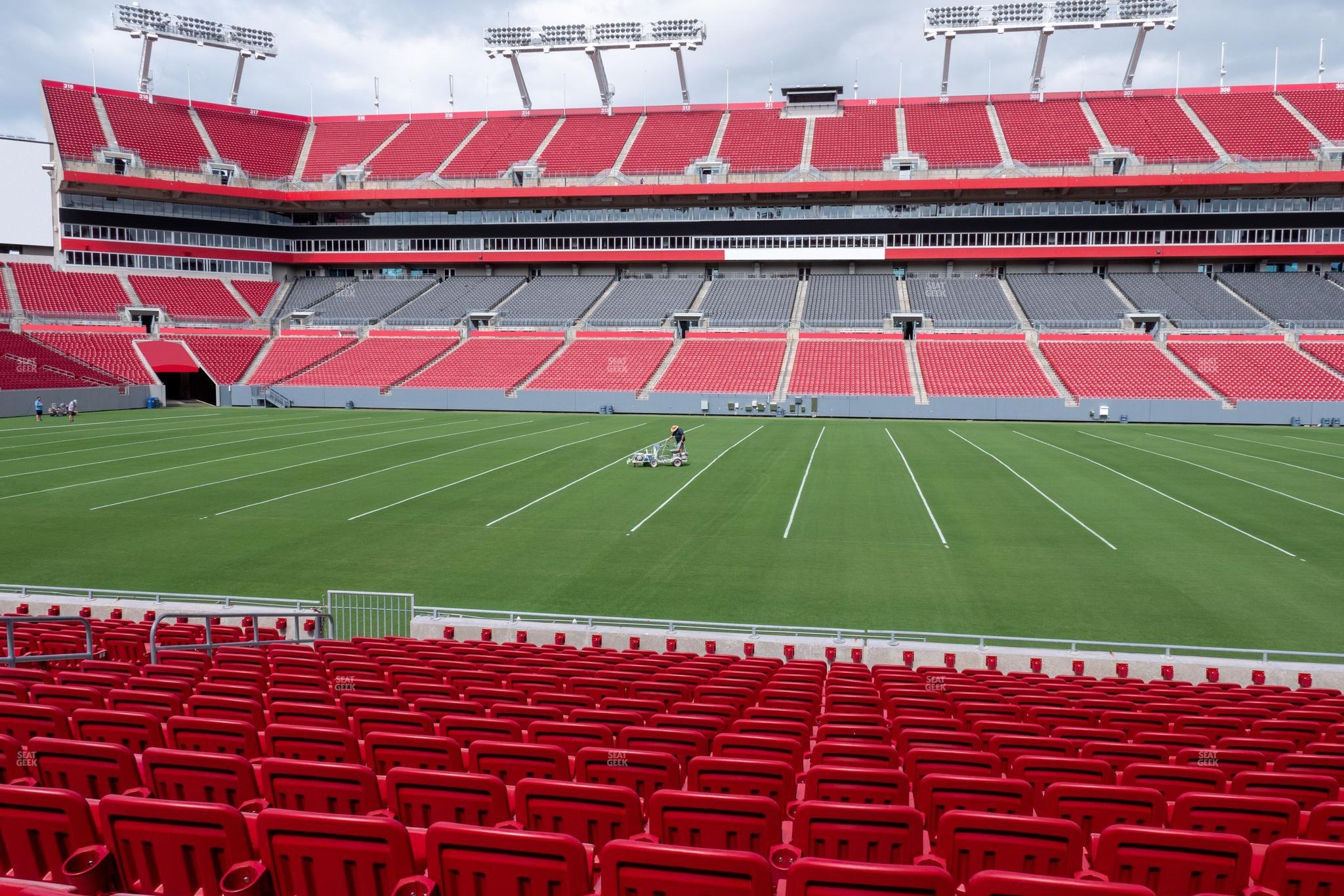 坦帕灣海盜隊（Tampa Bay Buccaneers）在雷蒙德·詹姆斯體育場（Raymond James Stadium）的橄欖球比賽