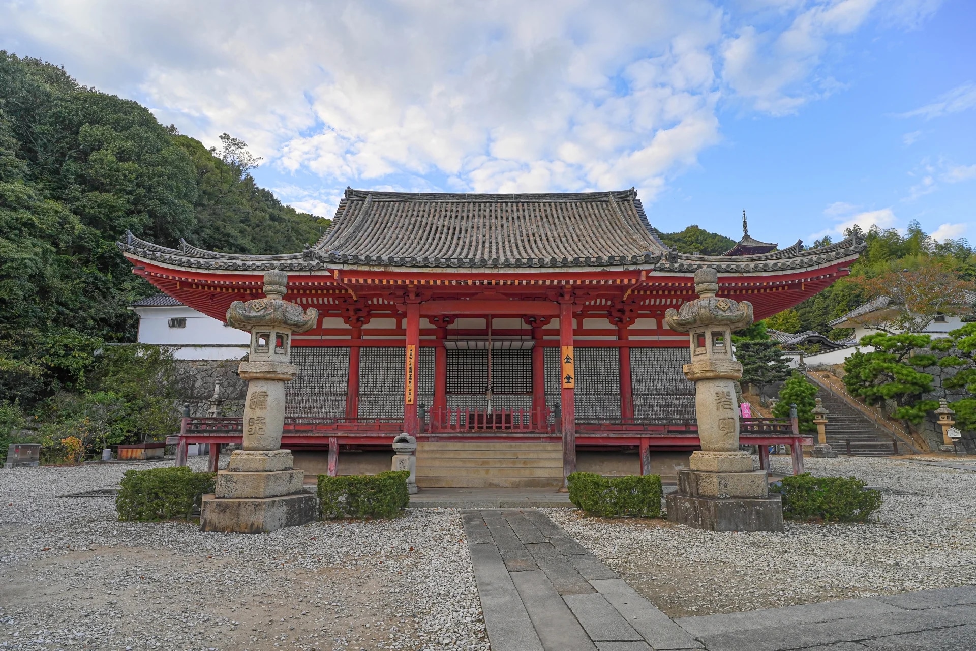 1-Day Tour: Onomichi Temples Exploration & Saijo Sake Tasting