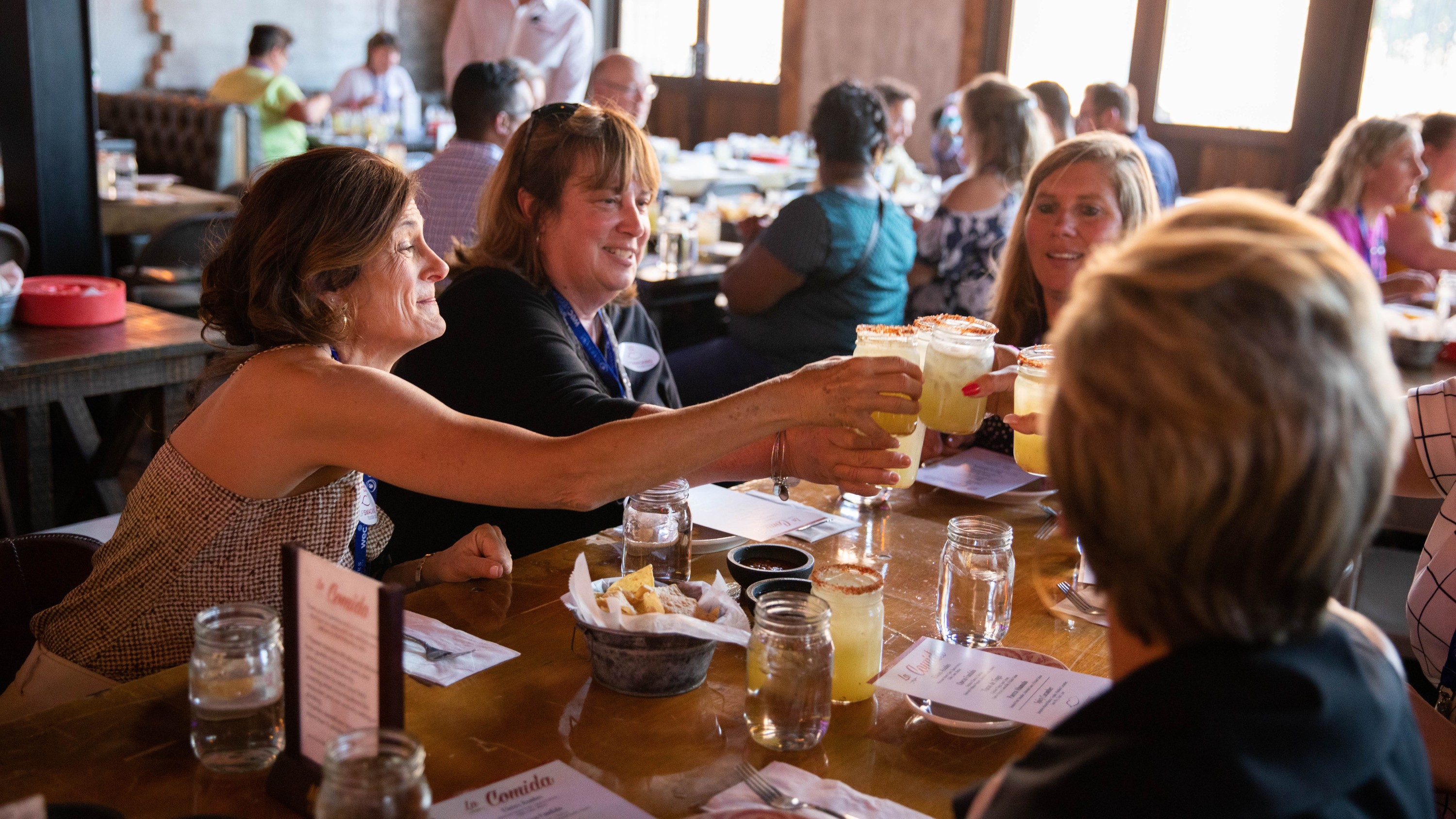 在拉斯維加斯市中心，透過美食連結人與人的社交用餐體驗。