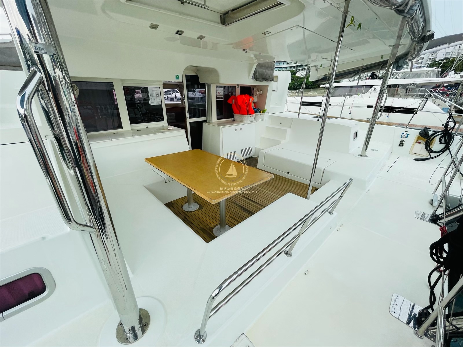 新加坡私人 Zen Sea 2 豪華遊艇租借（Zenithyachtcharters 提供）