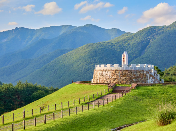 Seoul Romyzian Garden & Hwaam Cave Private Day Tour