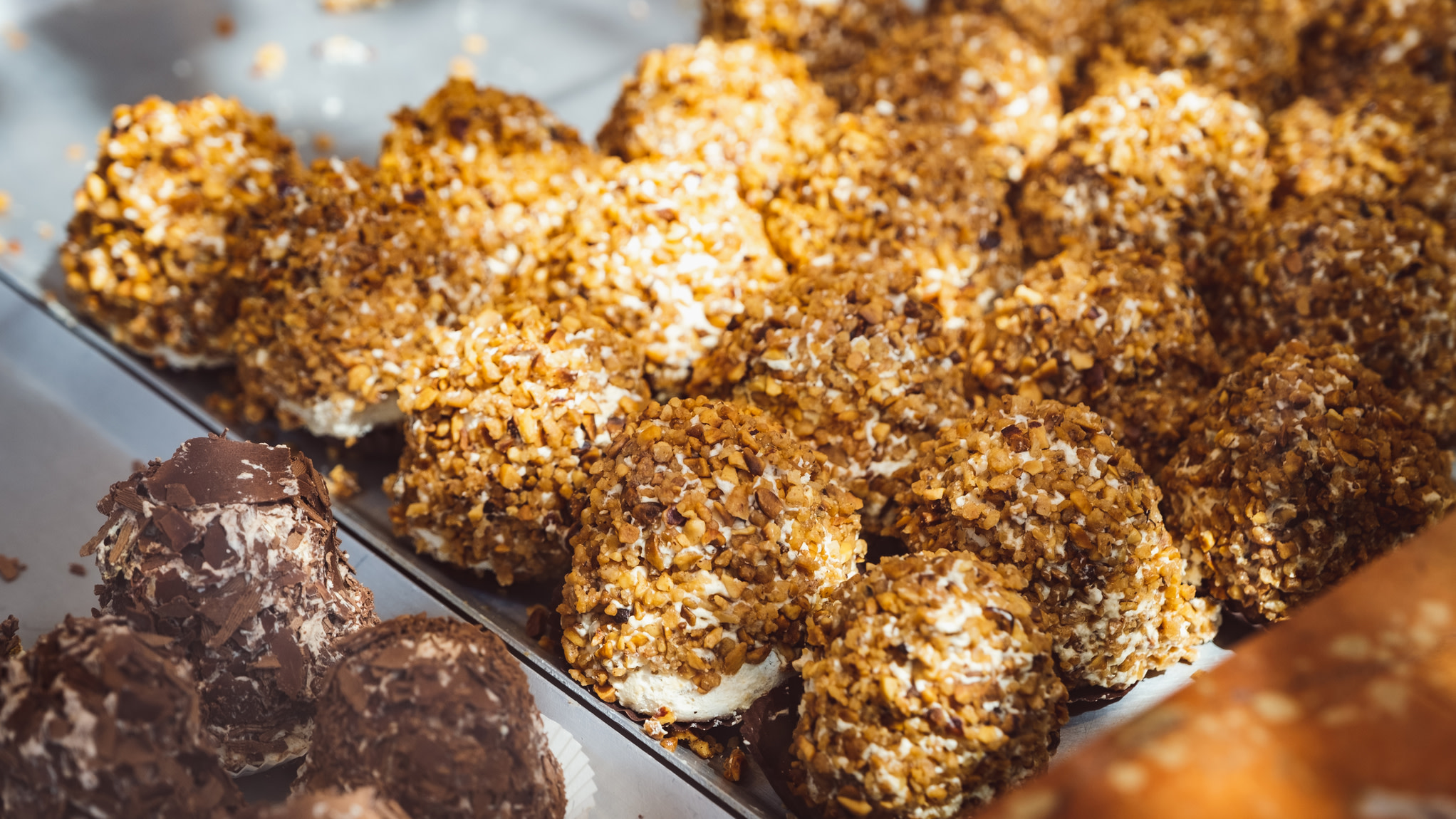 Paris Place du Tertre Moulin Rouge Half-Day Small Group Tour