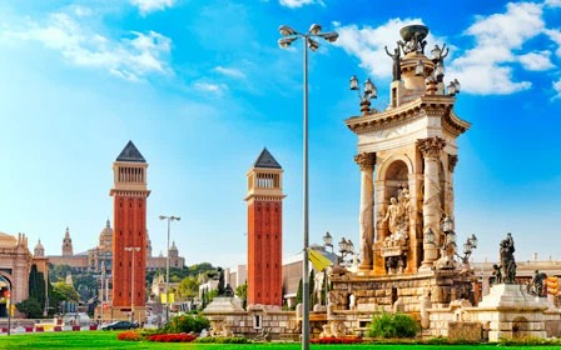 宏偉的紀念性建築傲然聳立,將藝術細節與巴塞隆納永恆的文化魅力完美融合。 宏偉的紀念性建築傲然聳立,將藝術細節與巴塞隆納永恆的文化魅力完美融合。