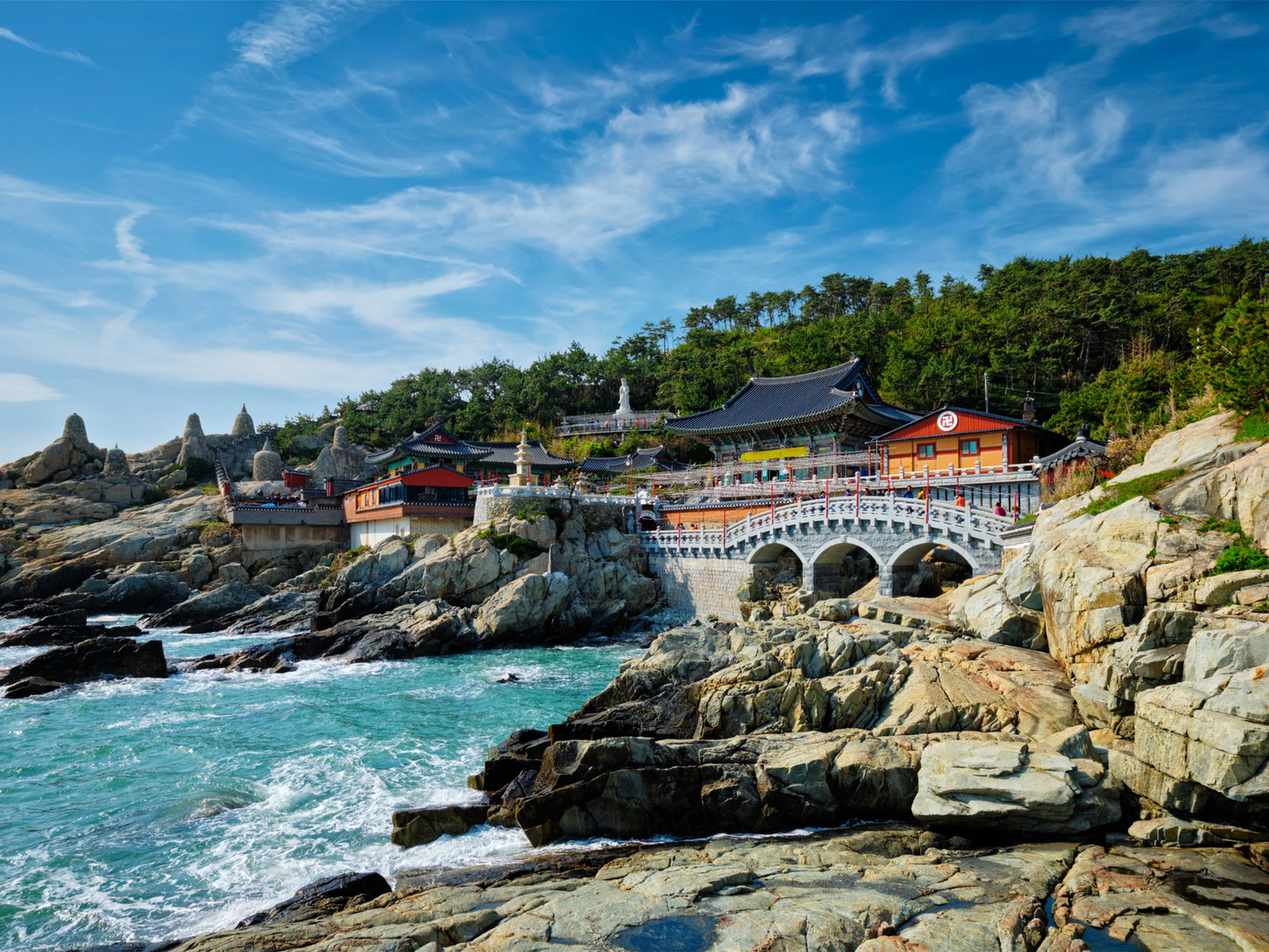 此行程路線包含:海東龍宮寺 – 青沙浦天空步道 (墊腳石觀景台) – 海雲台藍線公園 (青沙浦站) – 聯合國教科文組織紀念公墓 – 甘川洞文化村 – 南浦洞 & 札嘎其市場
此行程路線包含:海東龍宮寺 – 青沙浦天空步道 (墊腳石觀景台) – 海雲台藍線公園 (青沙浦站) – 聯合國教科文組織紀念公墓 – 甘川洞文化村 – 南浦洞 & 札嘎其市場
