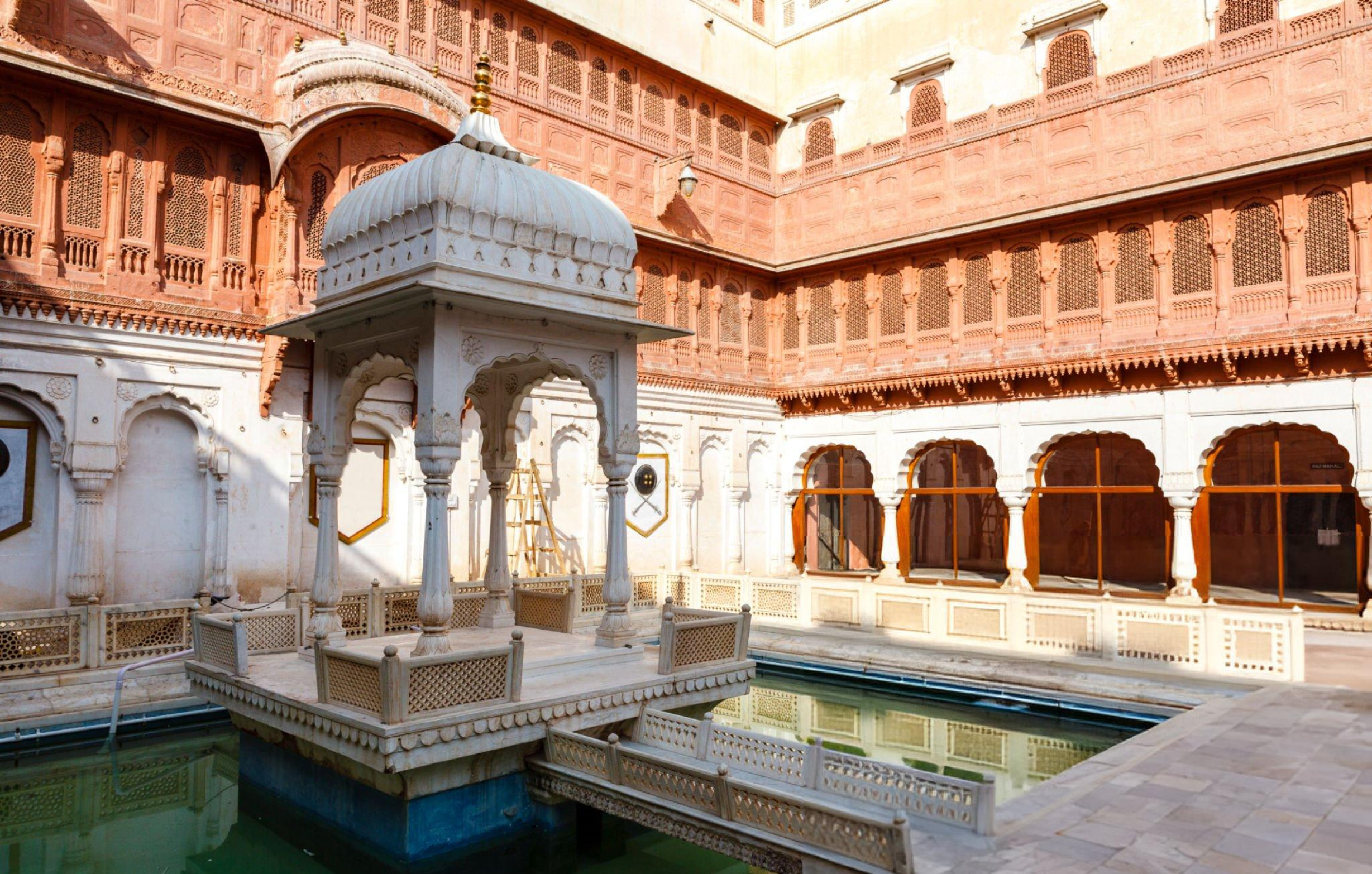 Royal Bikaner: Guided Half-Day City Sightseeing in Private Car