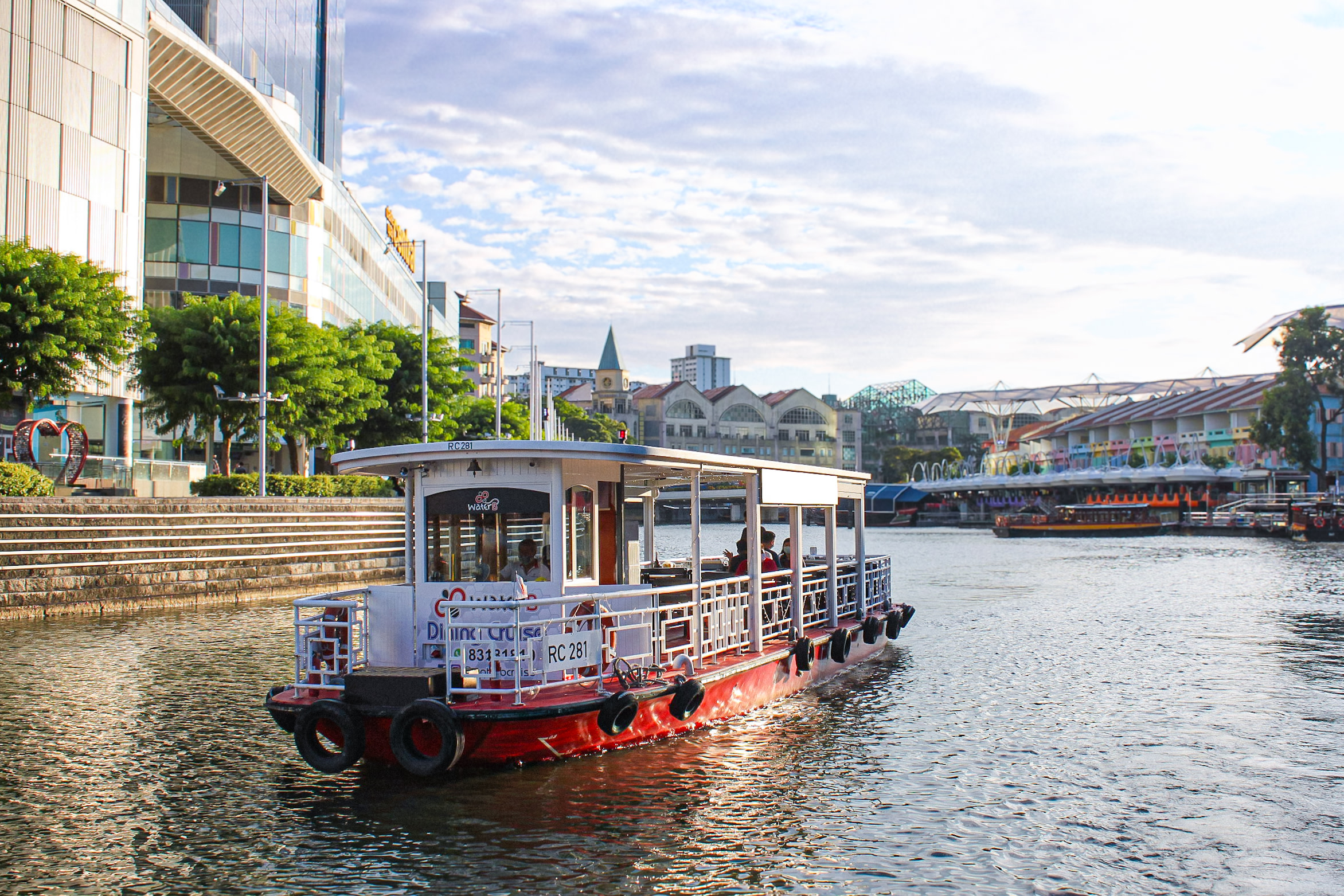 Singapore River Sunset Boat Tour with Dinner