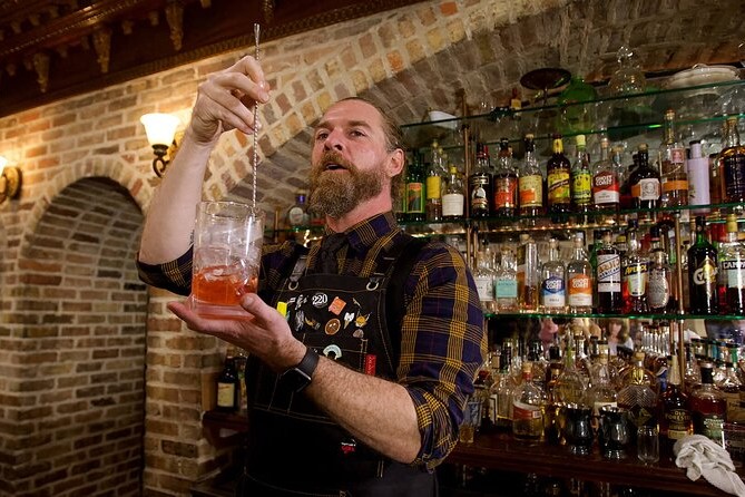 薩凡納國會街上的雞尾酒課程 (Cocktail Class at Congress Street Up in Savannah)