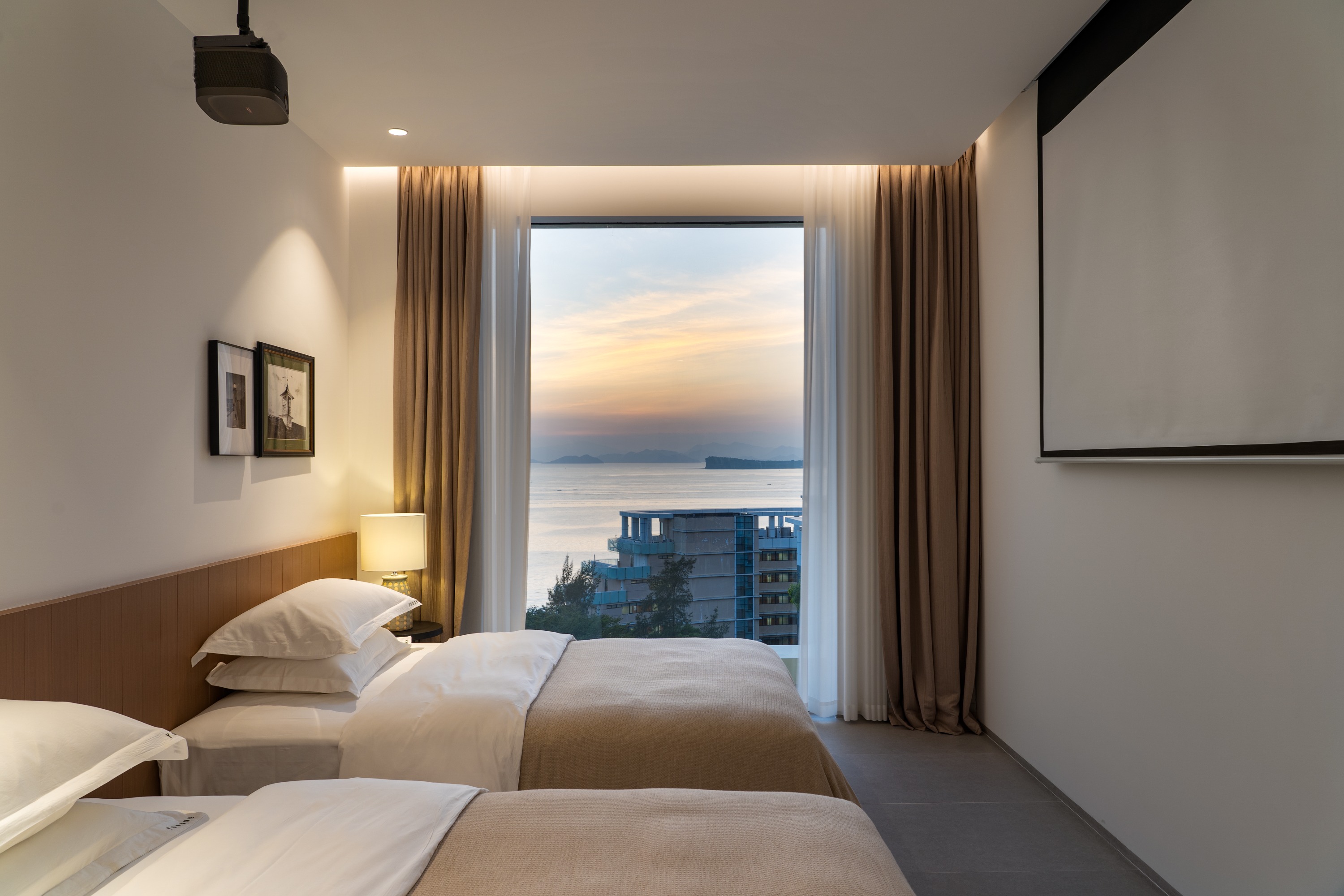 Liyue Sea View Twin Room