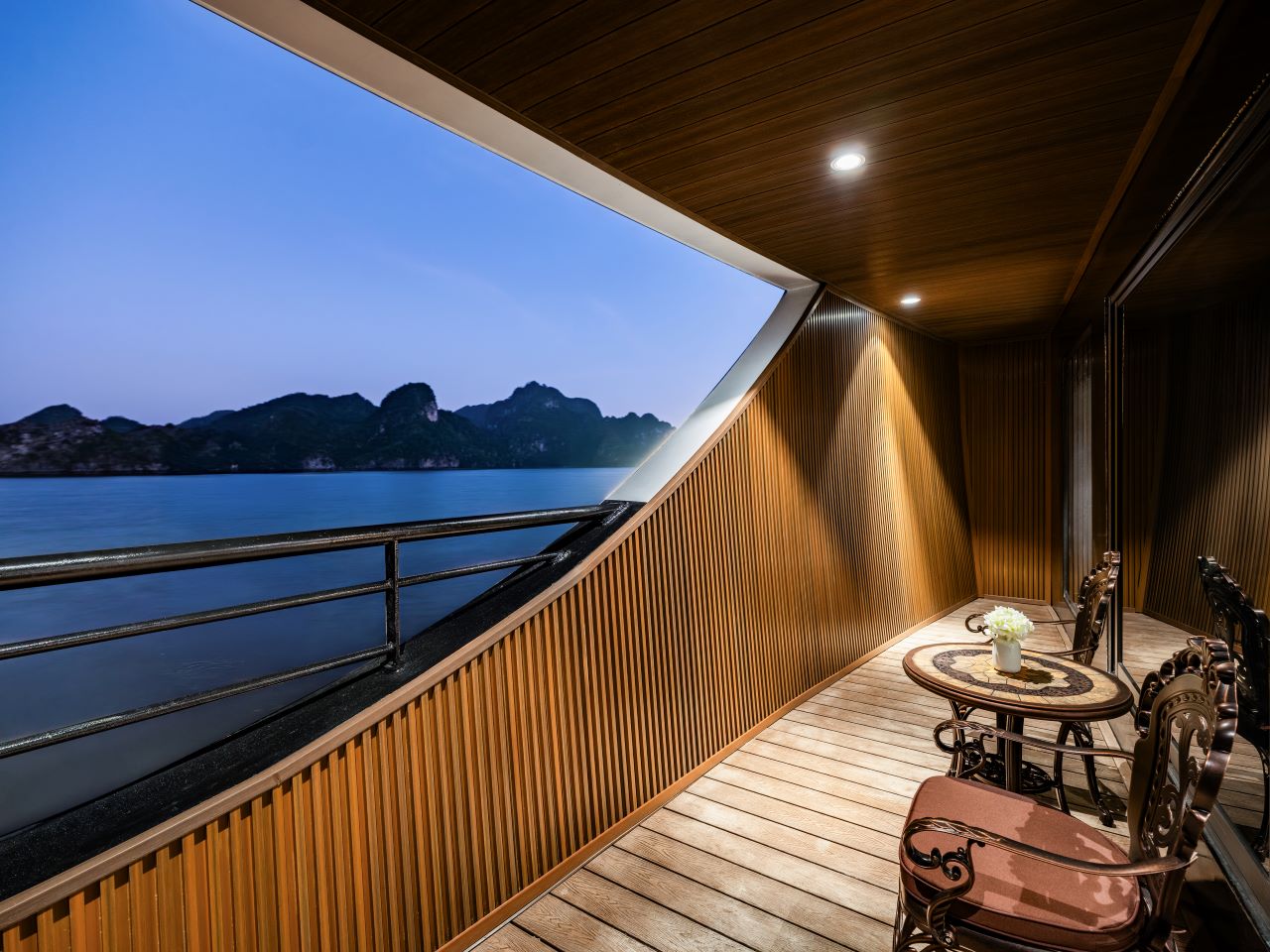 Diana Luxury 2D1N Cruise: Ha Long Bay & Lan Ha Bay