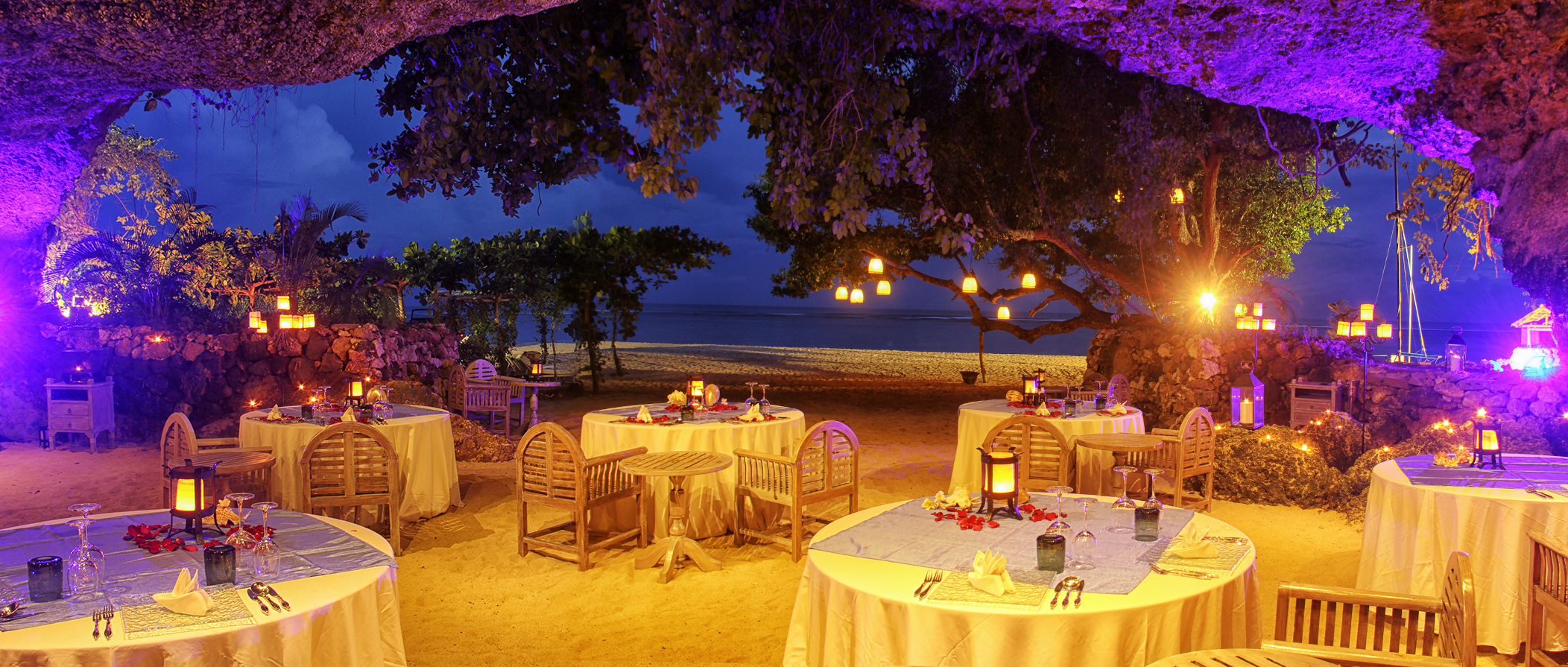 巴厘島努沙杜瓦Samabe海灘洞穴晚餐體驗