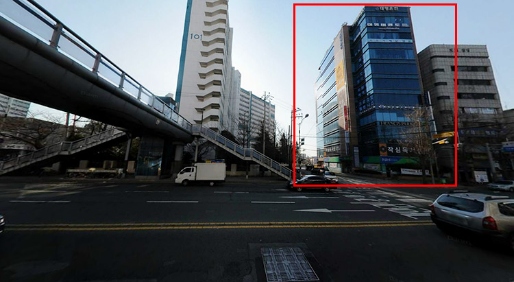 • Namcheon Station Exit 3 → Come out and walk straight until you reach the big intersection → Turn left then walk straight passing 3 blocks → Cross over the Footbridge then come down by the stairs on the right → Turn left after going down the stairs then you will see the Gym. (10 mins walking)