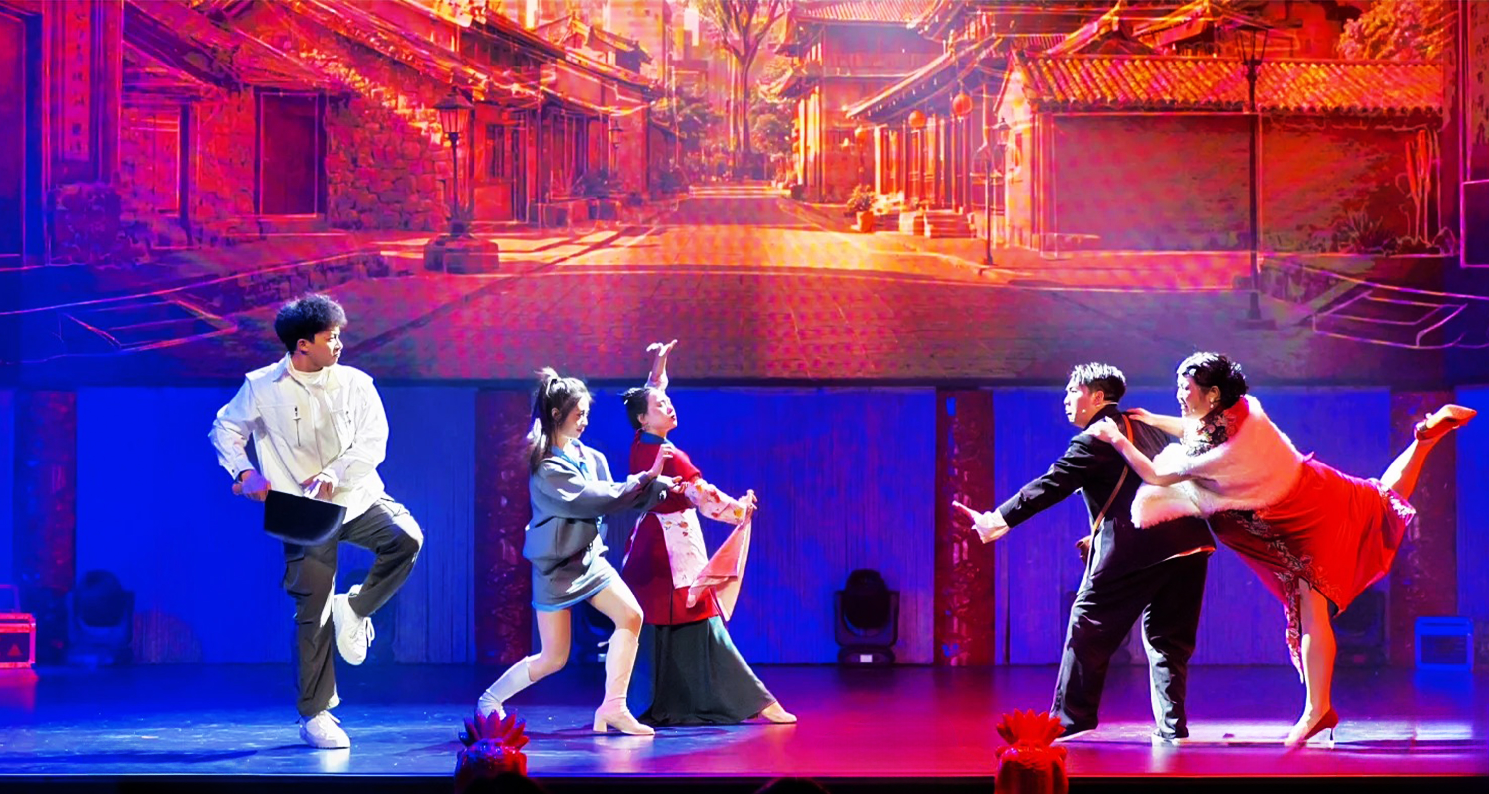 四川成都舞臺劇《遇見天府》演出票（成都必看演出+沉浸體驗+一場穿越千年的文化之旅+古蜀秘境+織女浣紗+非遺長嘴壺秀+詩舞長廊+再會杜甫+演員互動環節）