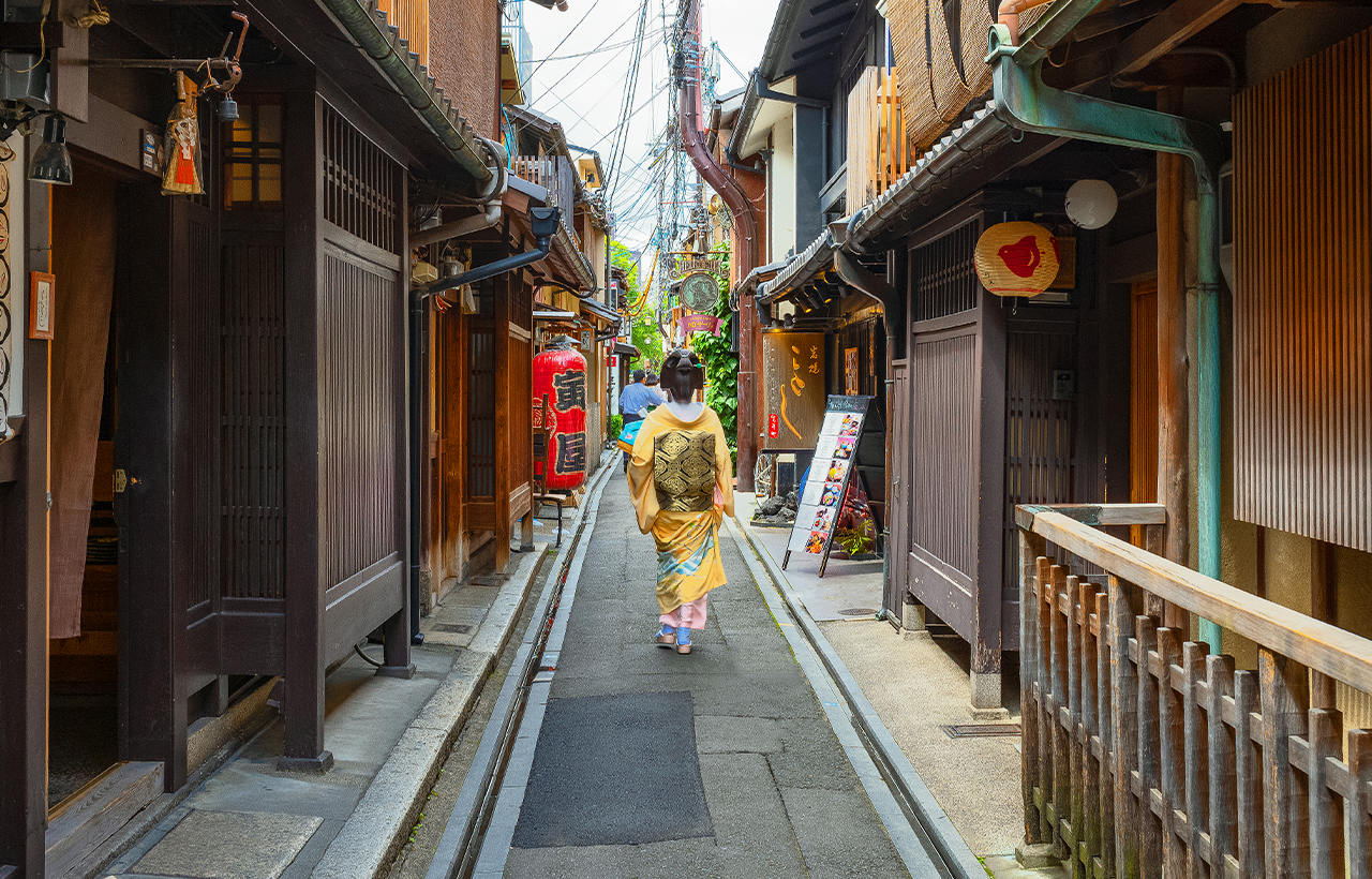京都+奈良+清水寺區域-和服體驗+八坂神社+伏見稻荷大社+奈良公園-看鹿和楓葉的奈良公園+東大寺