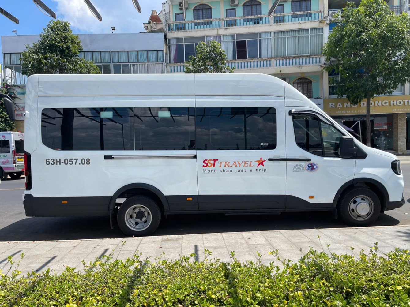 Saigon City Highlight & Chinatown Day Tour with Water Bus Experience