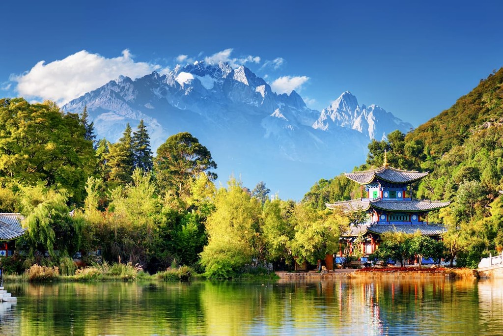 2-Day Lijiang Must-See Private Tour: Old Town, Snow Mountain&Show 