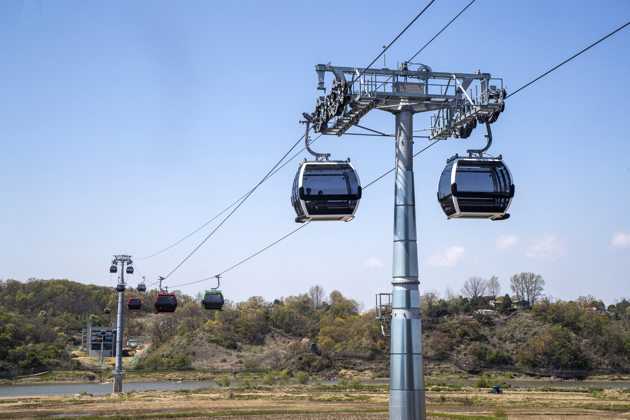 [可選] 搭乘坡州和平纜車翱翔於 DMZ 非軍事區上空，將北韓及周邊地區的壯麗全景盡收眼底。