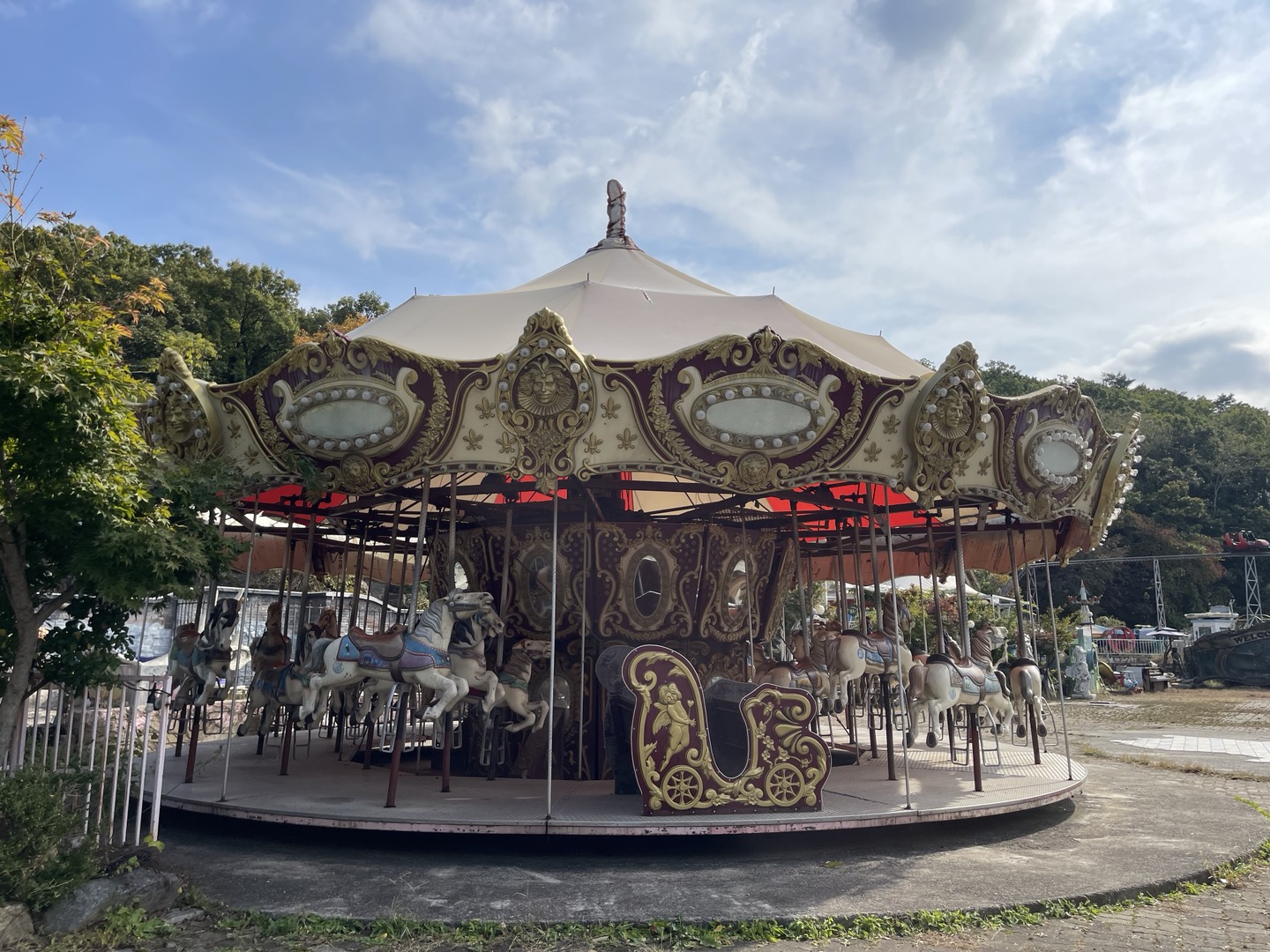 Yongma Land Abandoned Theme Park + Strawberry Picking