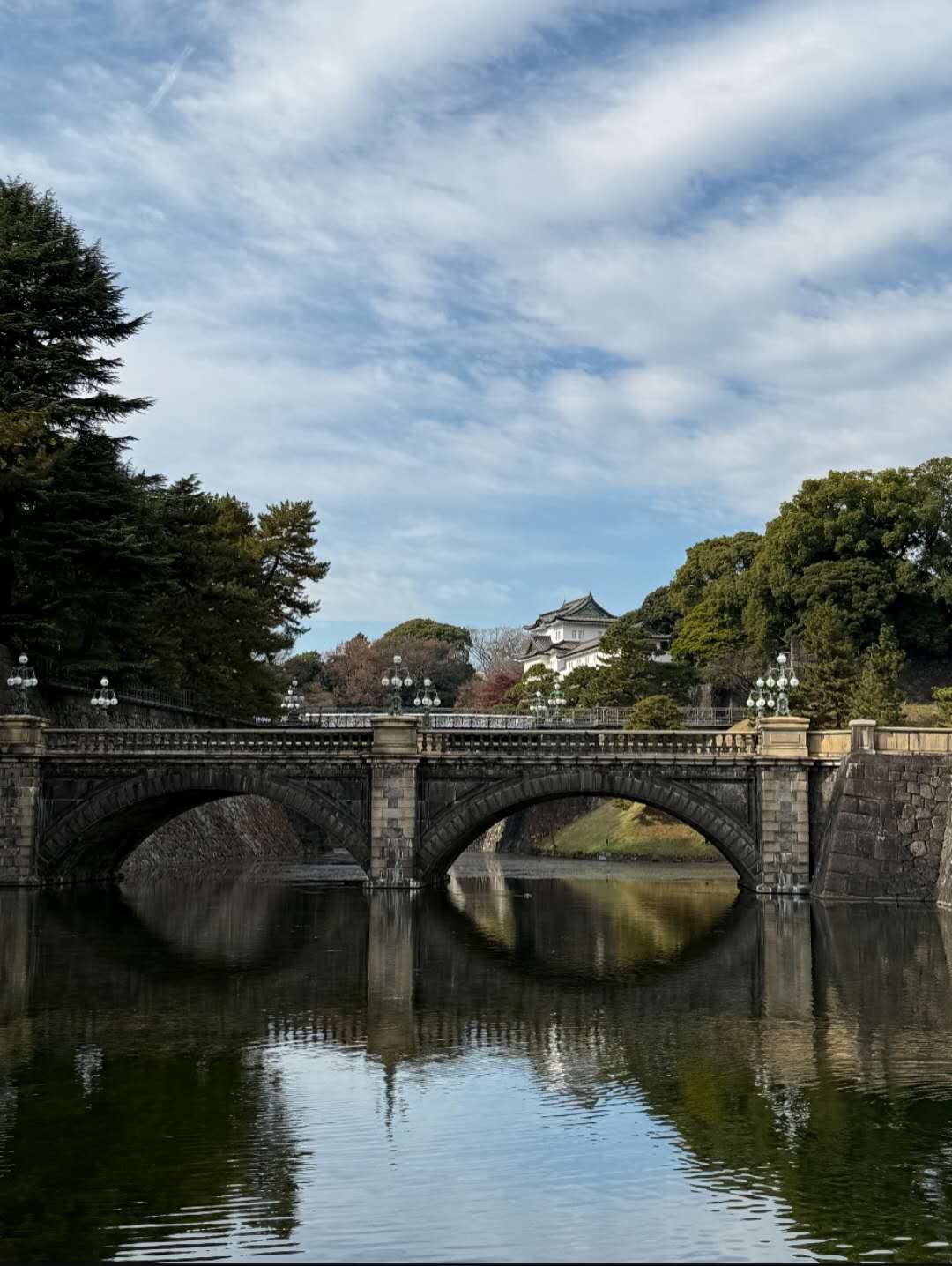 東京心臟的千年秘境，二重橋倒映著江戶城的過往與摩天樓的今朝
