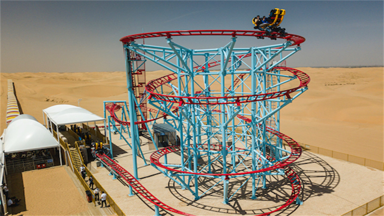 神仙 / 駝峰過山車：沙漠中少見的過山車，神仙過山車更刺激，駝峰過山車相對平緩，適合不同膽量的遊客。