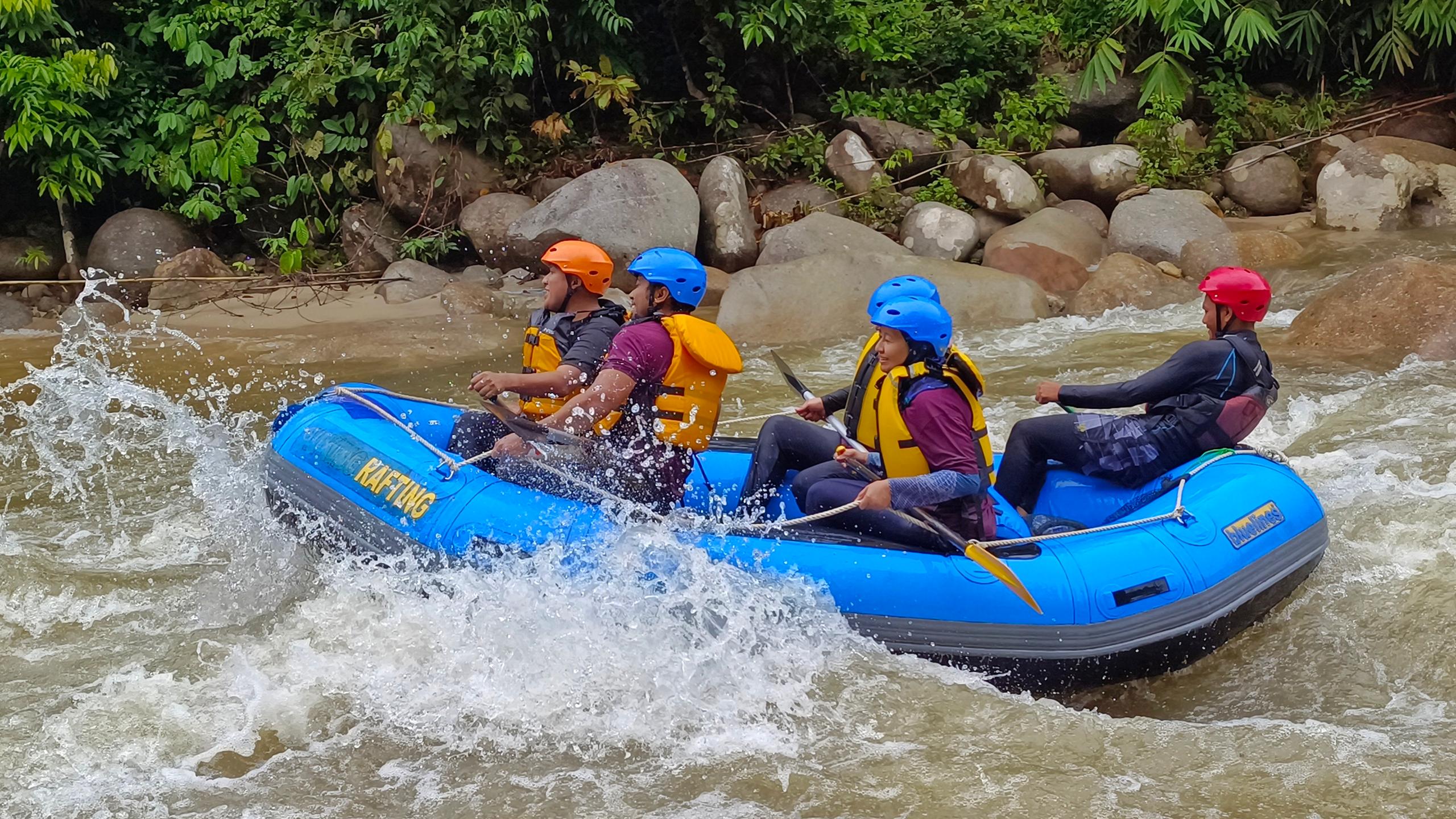 Adventure White Water Rafting Gopeng, Perak Half Day Trip