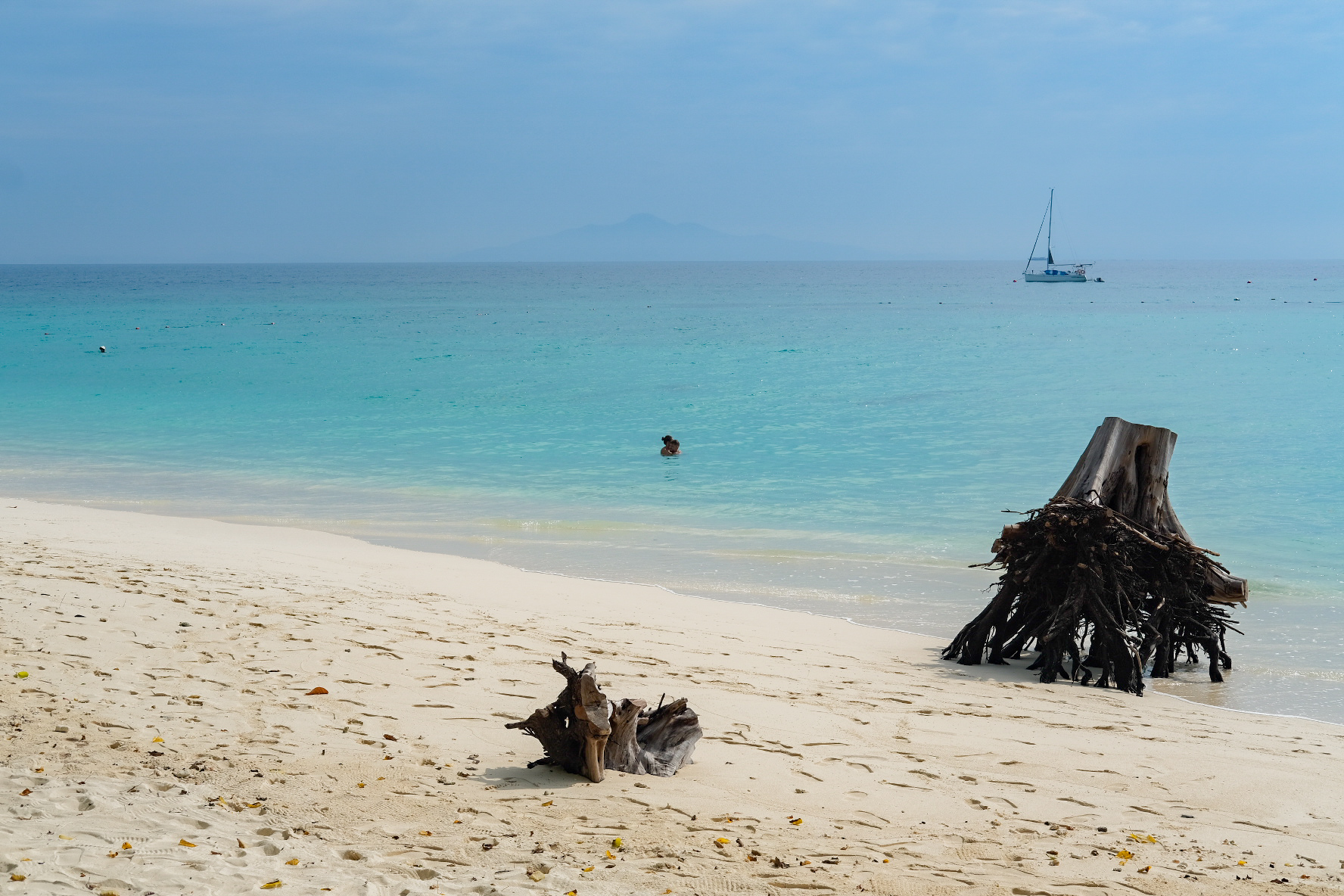 普吉島：快艇雙體船皮皮島一日遊 (Phuket: Phi Phi island Day Tour by Speedboat Catamaran)