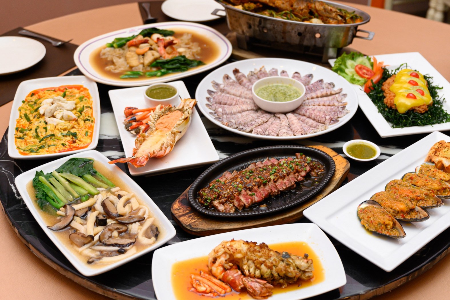 Ploen Restaurant in Ladprao Bangkok