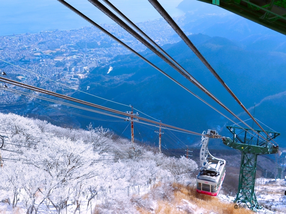 冬天的別府纜車，展開一場冬日的空中之旅，彷彿置身童話般的銀白世界。