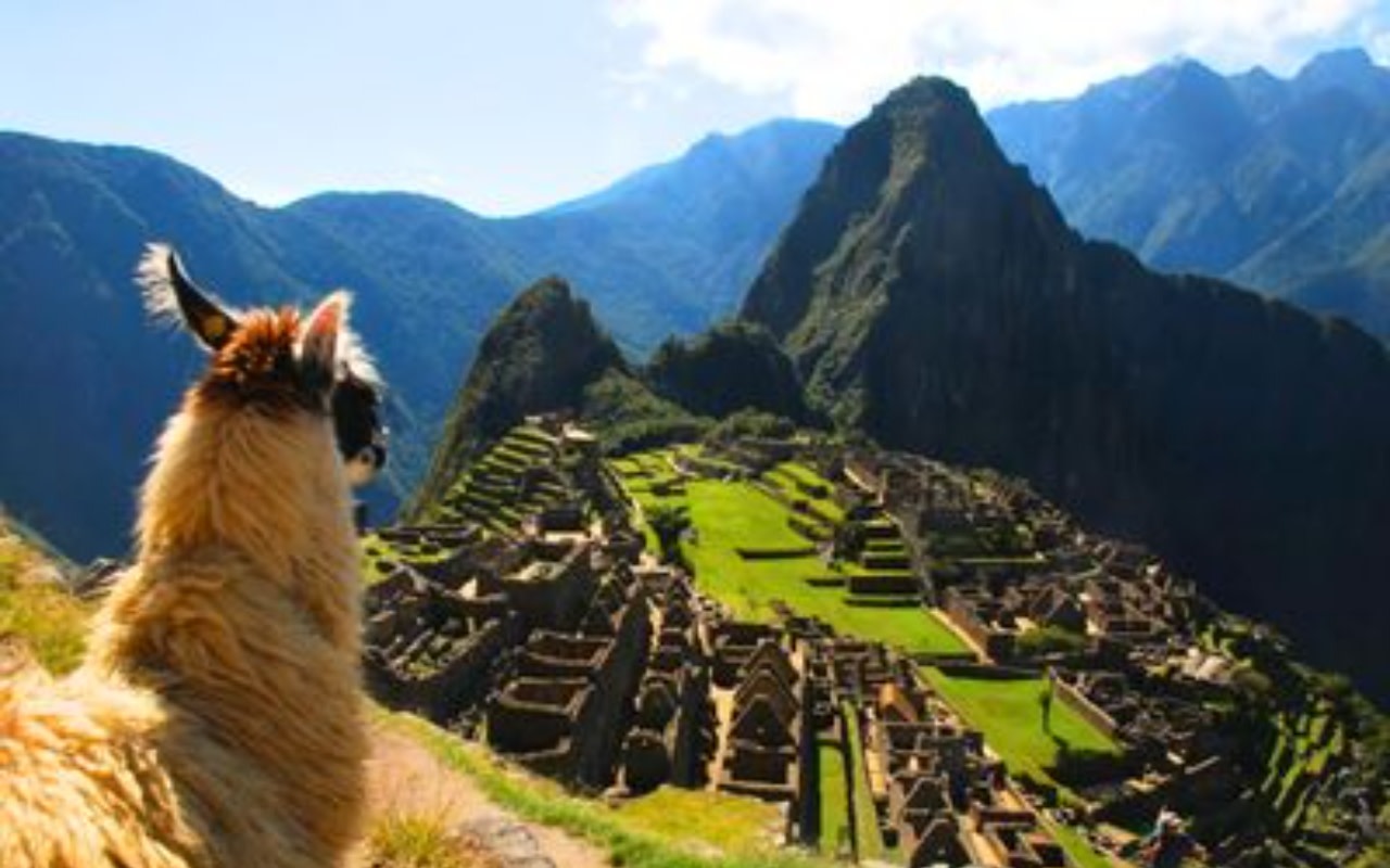 Sacred Valley and Machu Picchu Full Day Discovery Tour with Train