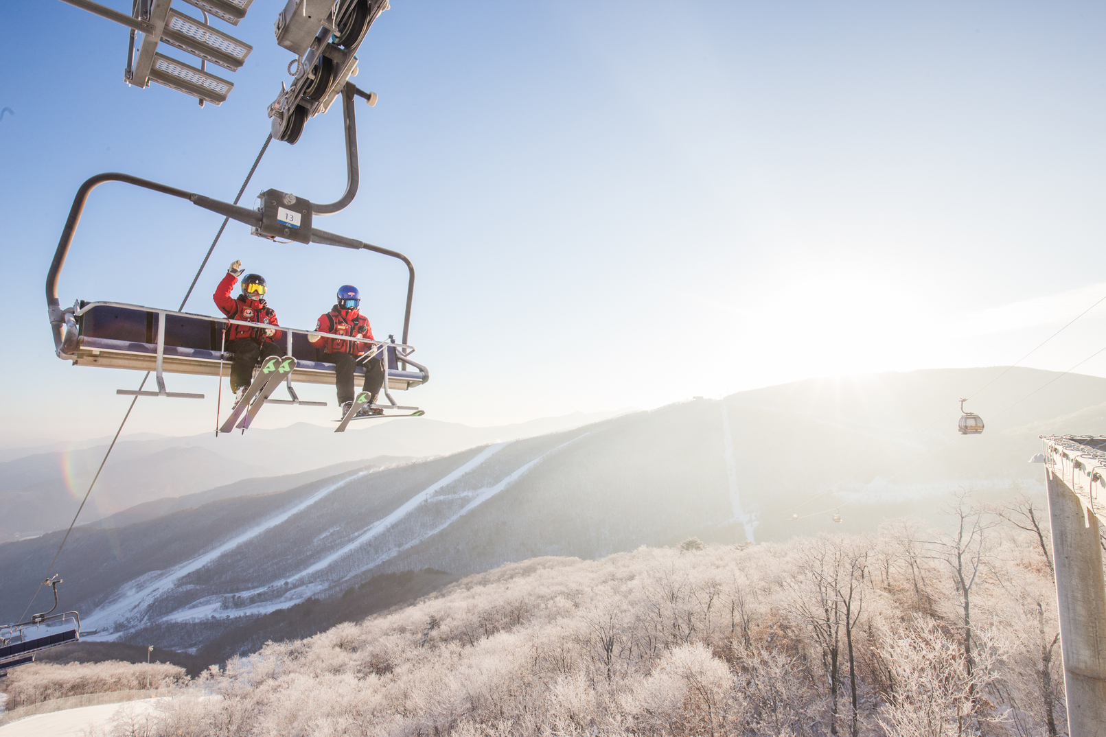 除了滑雪和滑雪板，還有許多精彩活動，適合兒童和家庭一同盡情享受。