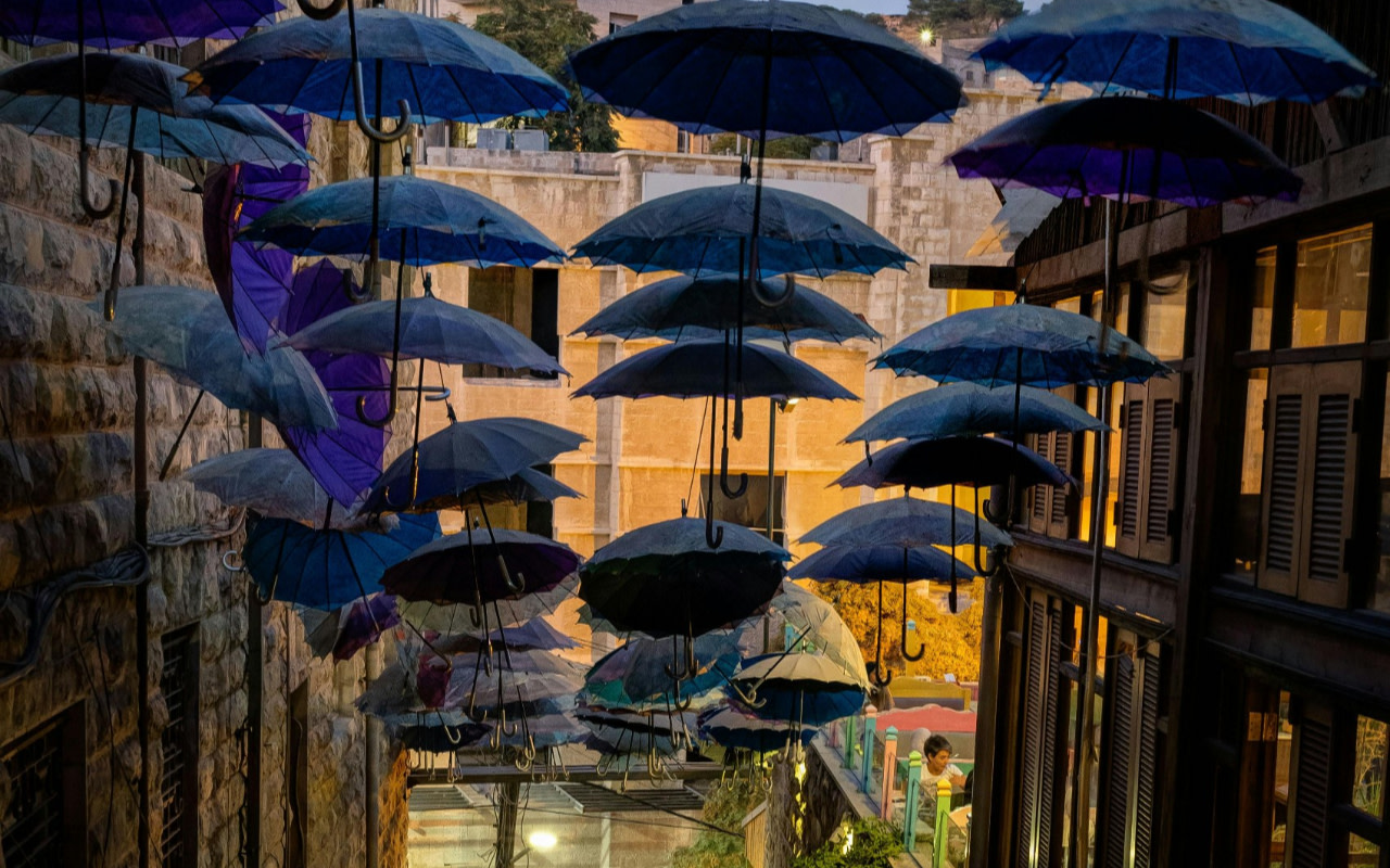 在約旦的天空下，帝國曾在此匯聚，歷史的丰碑依然巍然聳立。