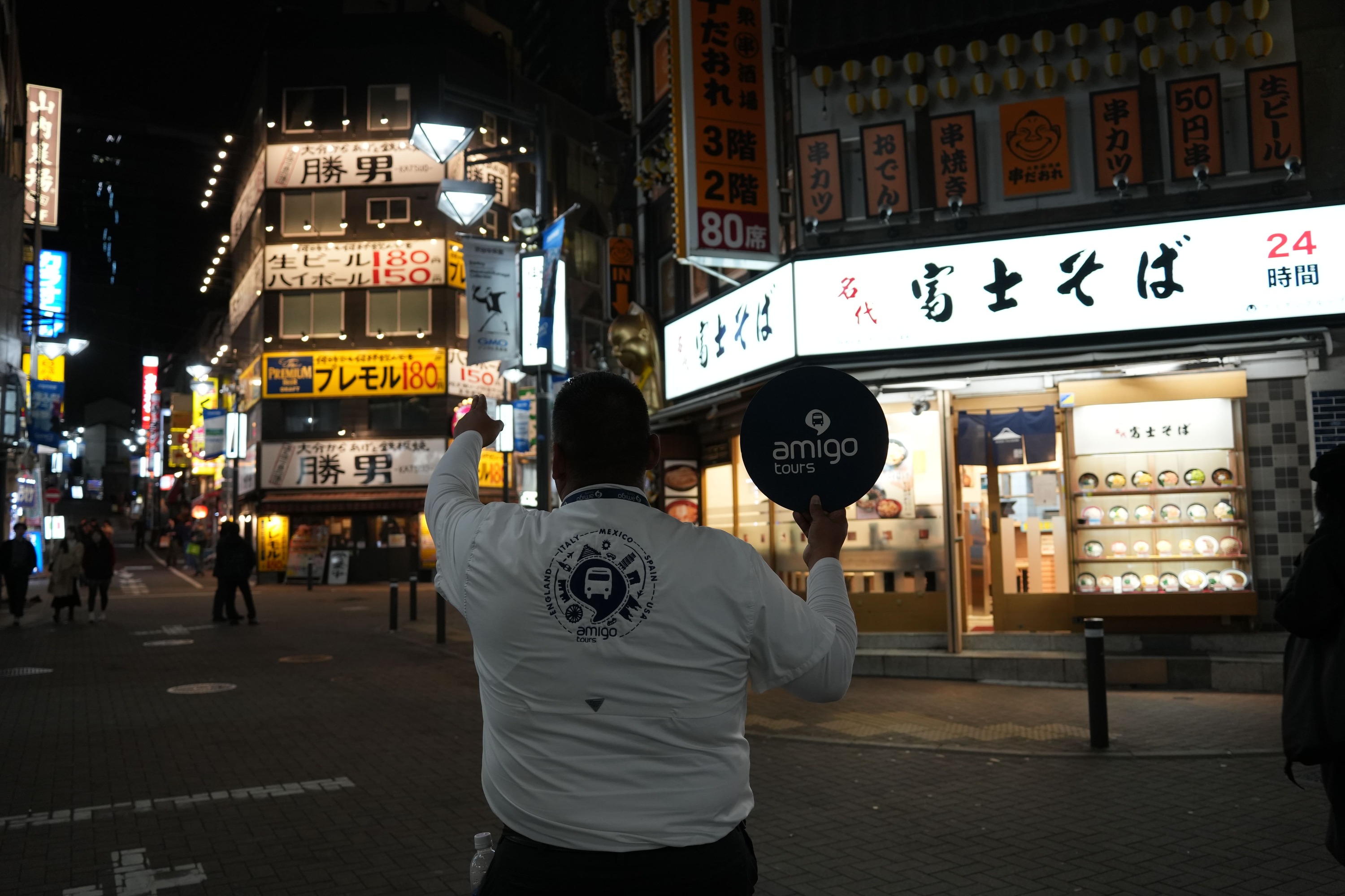 Shibuya by night: Neon Lights, Urban Culture and Local Flavors