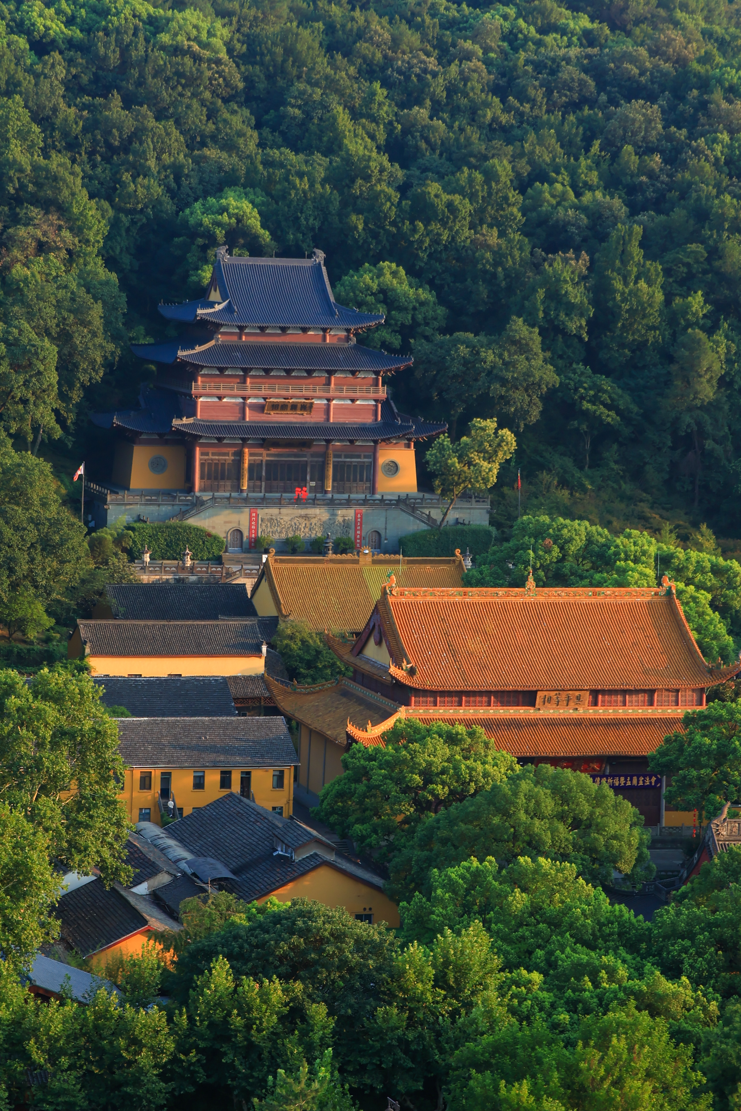 Hangzhou West Lake Royal Cruise + Longjing Tea Tasting + Temple Visit Half-Day Tour