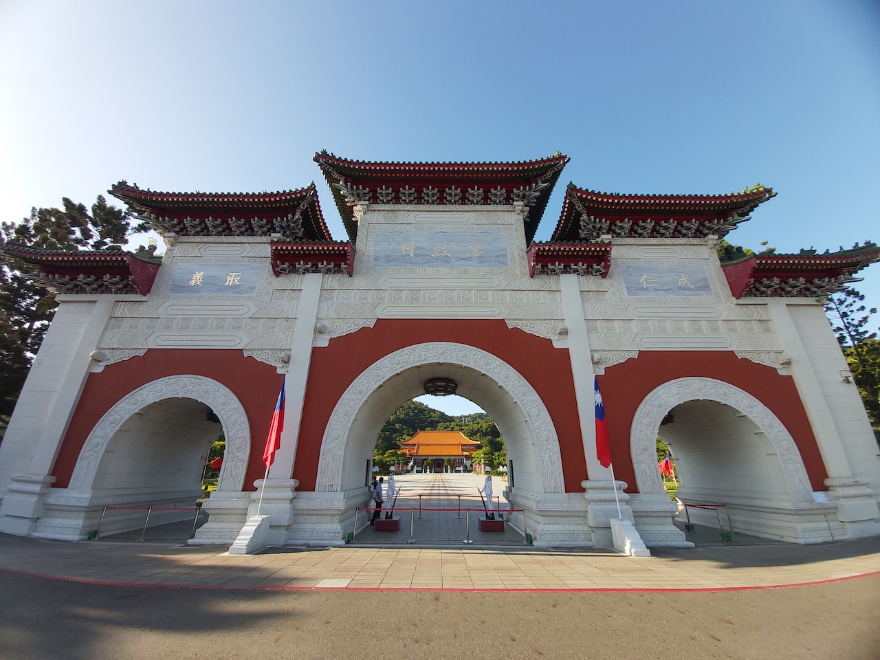 國立故宮博物院與中正紀念堂半日市區之旅