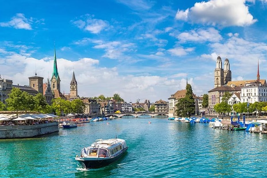 Zurich Private Tour with Lindt Factory, Cruise and Cog-Wheel