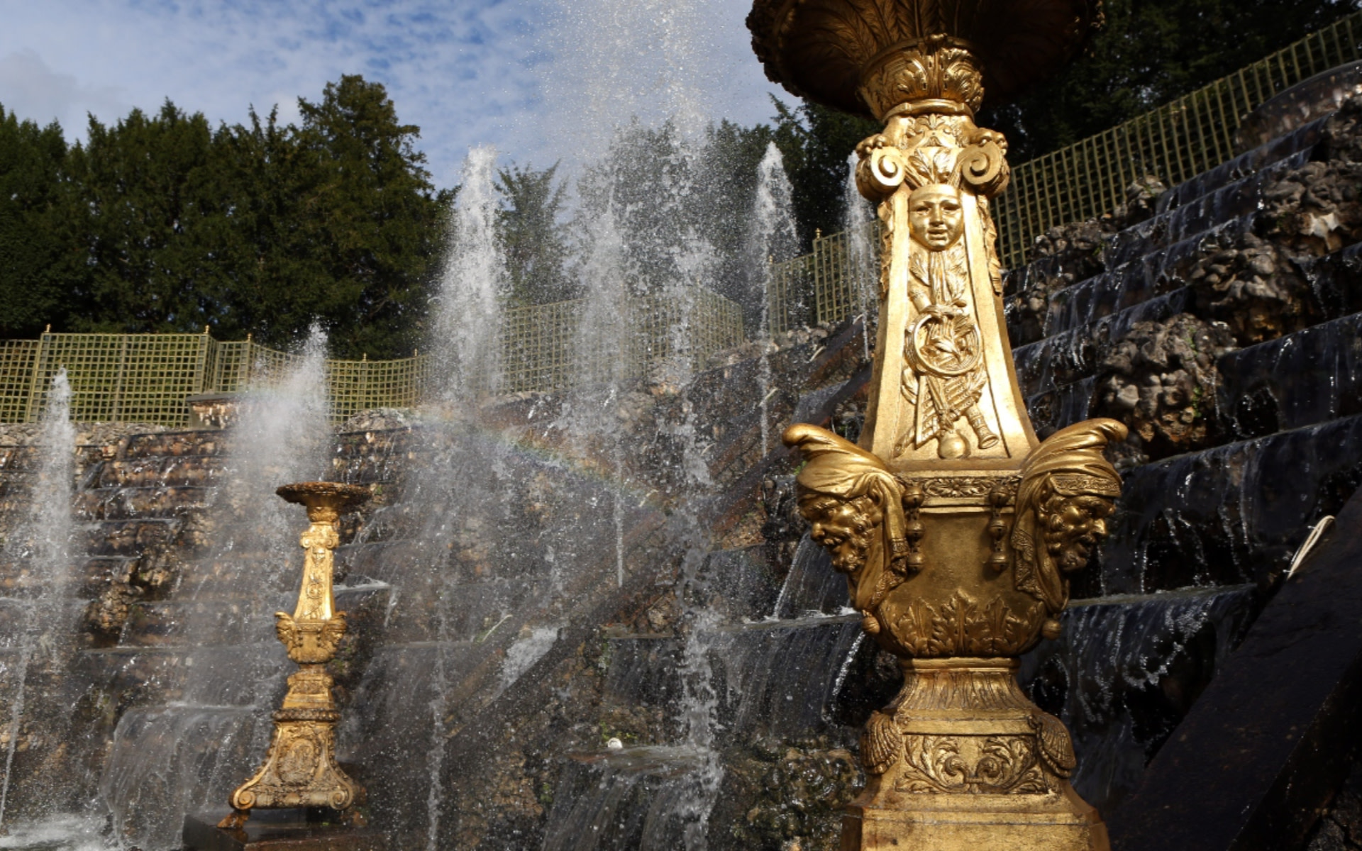 如果您選擇此特別方案，將能欣賞到魔幻的音樂噴泉表演。