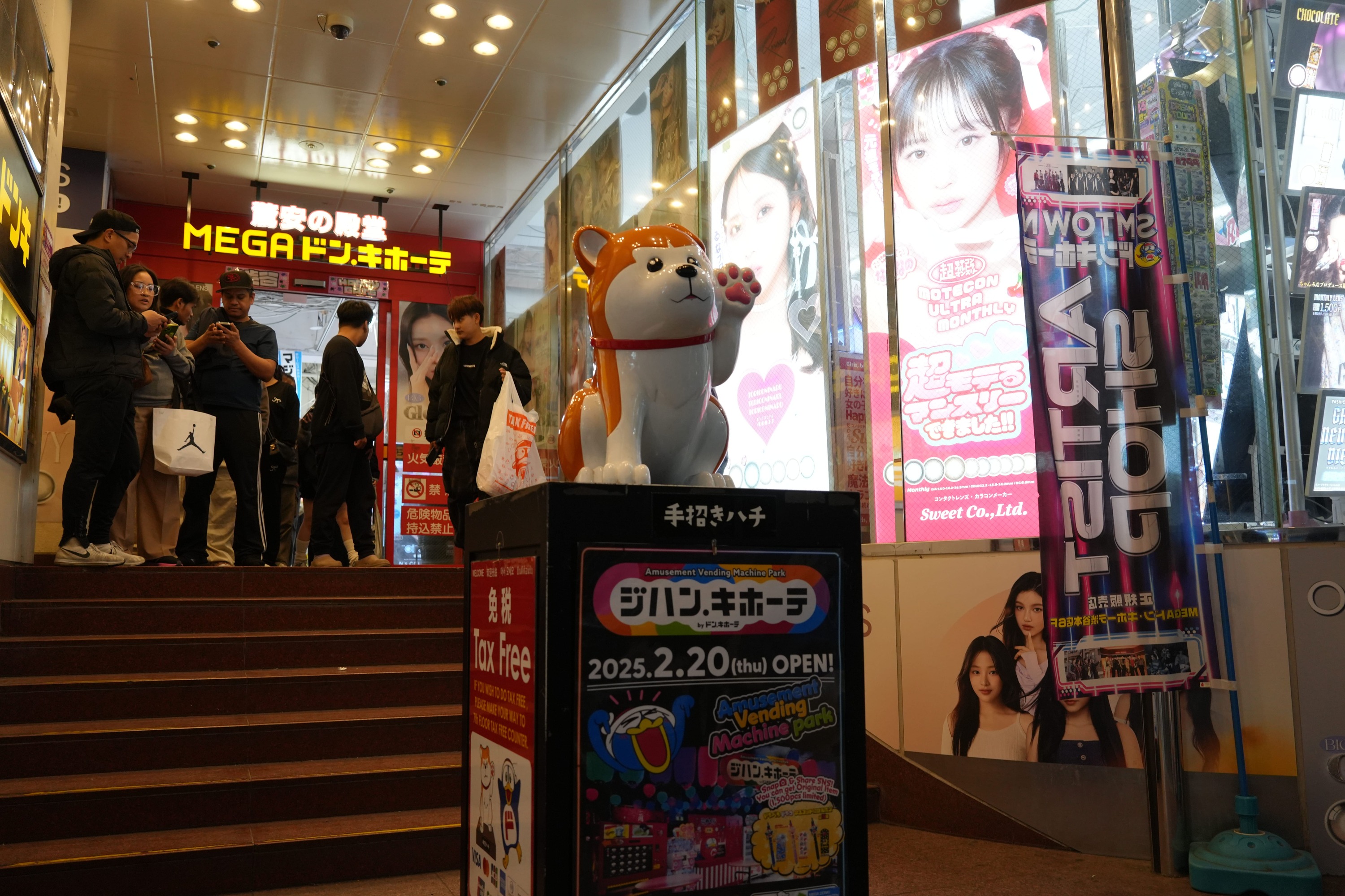 Shibuya by night: Neon Lights, Urban Culture and Local Flavors