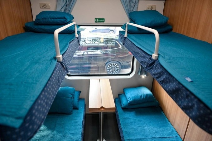 Ha Noi - Dong Hoi Luxury train by Vietnam Railways