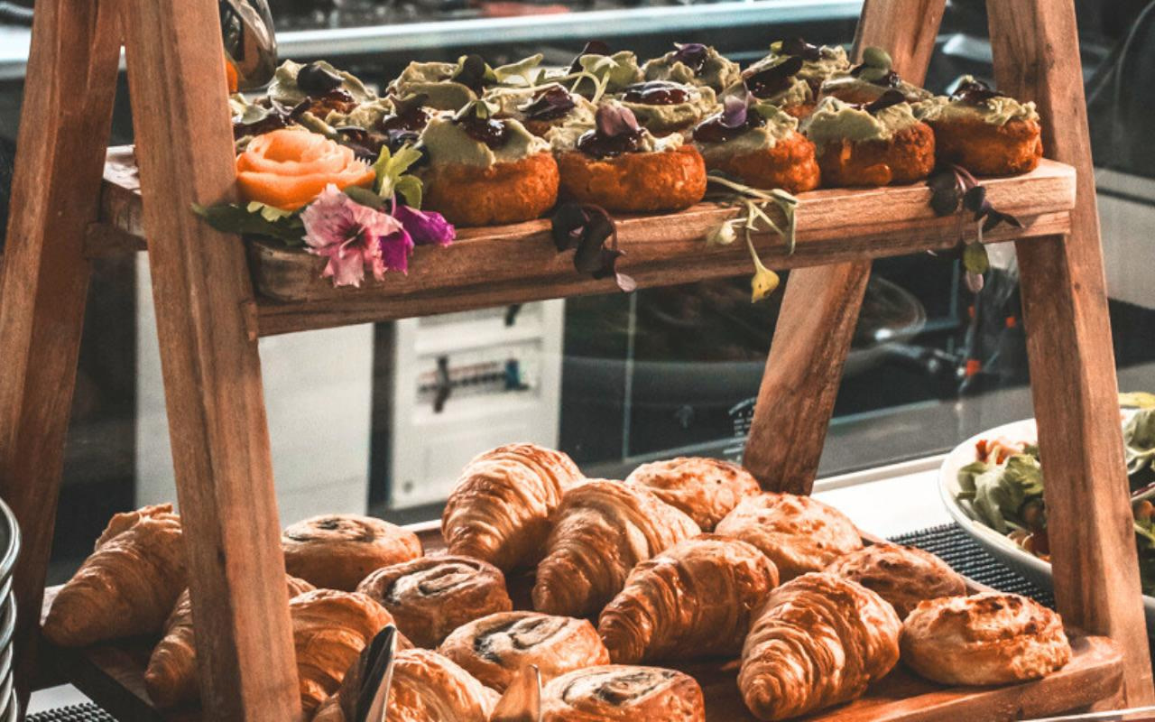 升級船長貴賓室,盡享尊榮船上體驗,是放鬆身心與拍攝美景的完美選擇。 升級船長貴賓室,盡享尊榮船上體驗,是放鬆身心與拍攝美景的完美選擇。