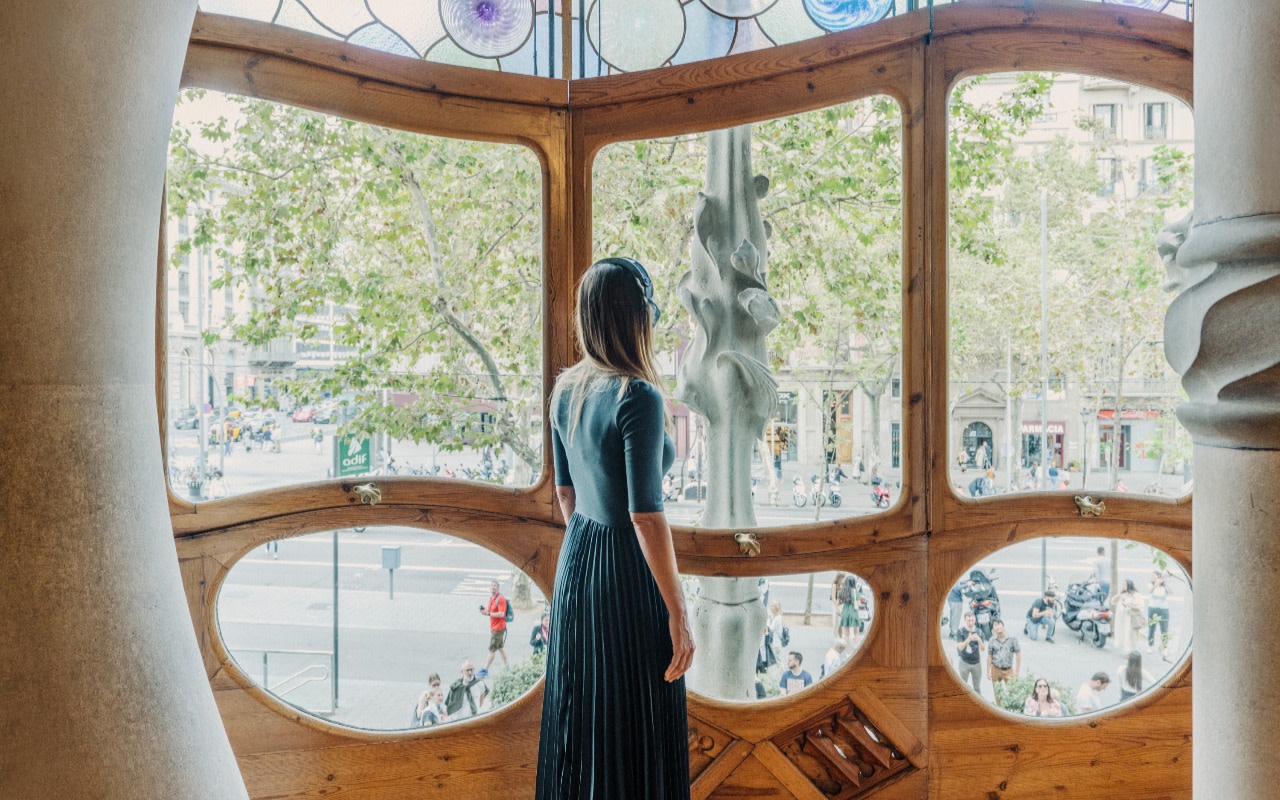 盡情欣賞融合自然啟發形式與創新建築技術的設計