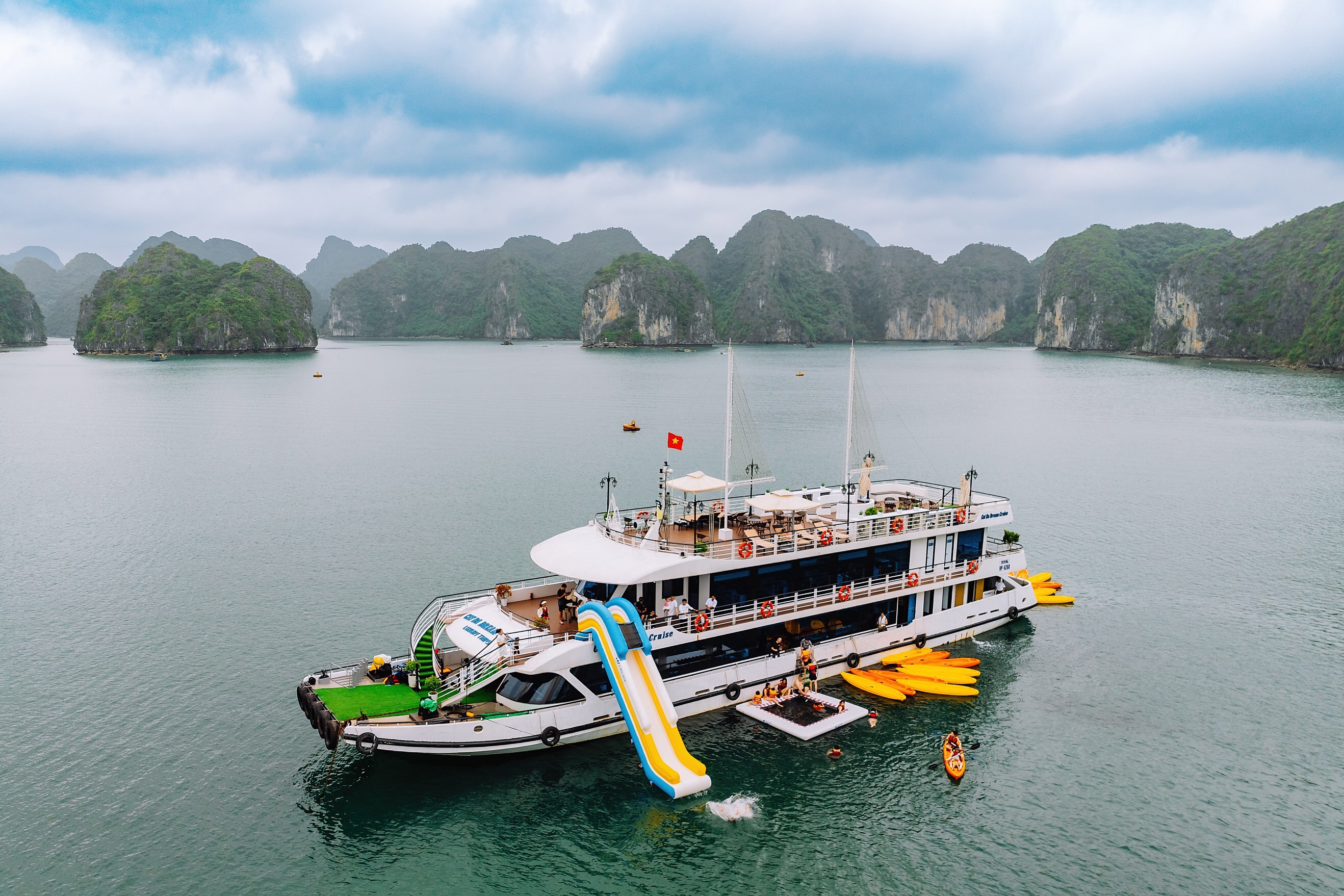Cat Ba Dream Day Cruise: Lan Ha Bay & Viet Hai Village