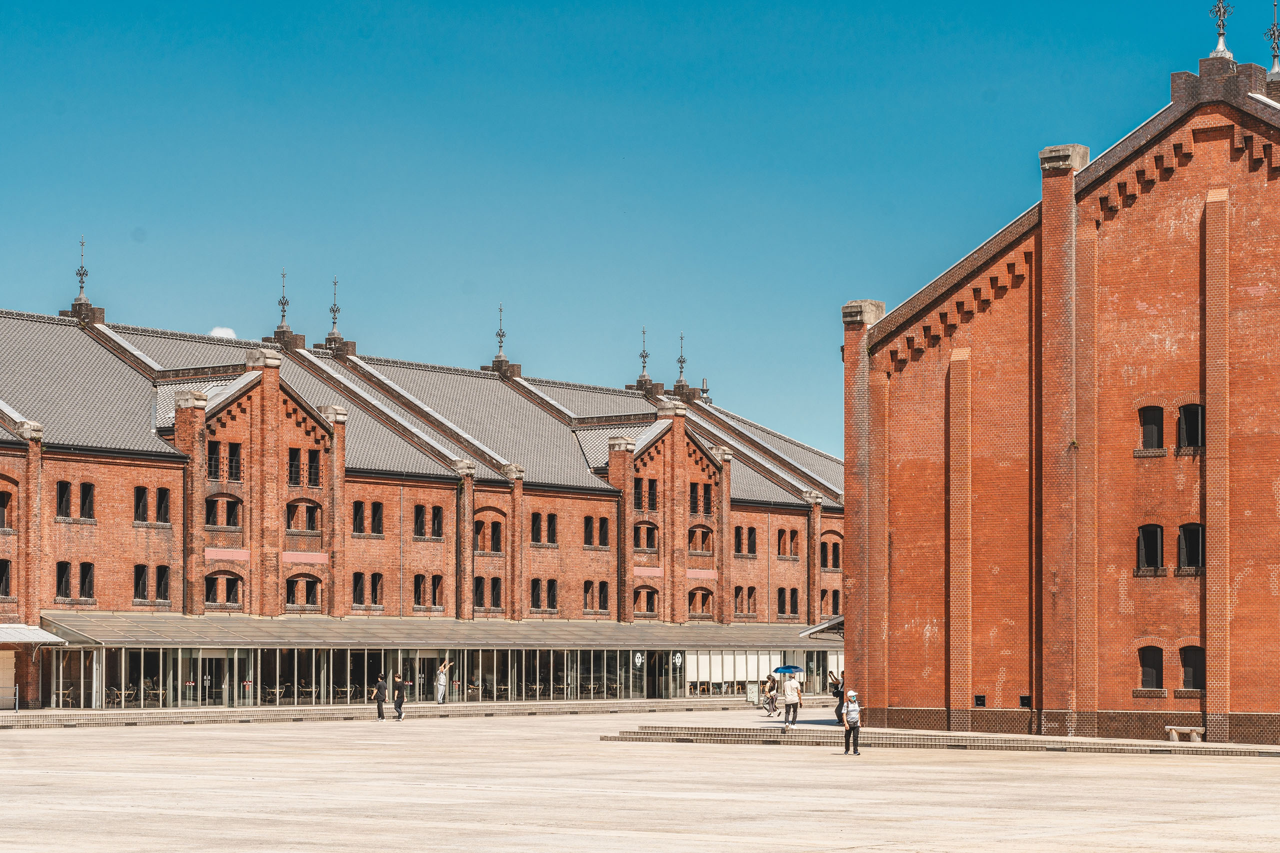 橫濱具代表性的文化與購物中心,又稱「紅磚倉庫」。這座優雅的建築最初建於 1911 年,作為海關倉庫使用,如今匯集了各式精選商店、在地品牌與甜點店,讓您盡情探索。
橫濱具代表性的文化與購物中心,又稱「紅磚倉庫」。這座優雅的建築最初建於 1911 年,作為海關倉庫使用,如今匯集了各式精選商店、在地品牌與甜點店,讓您盡情探索。