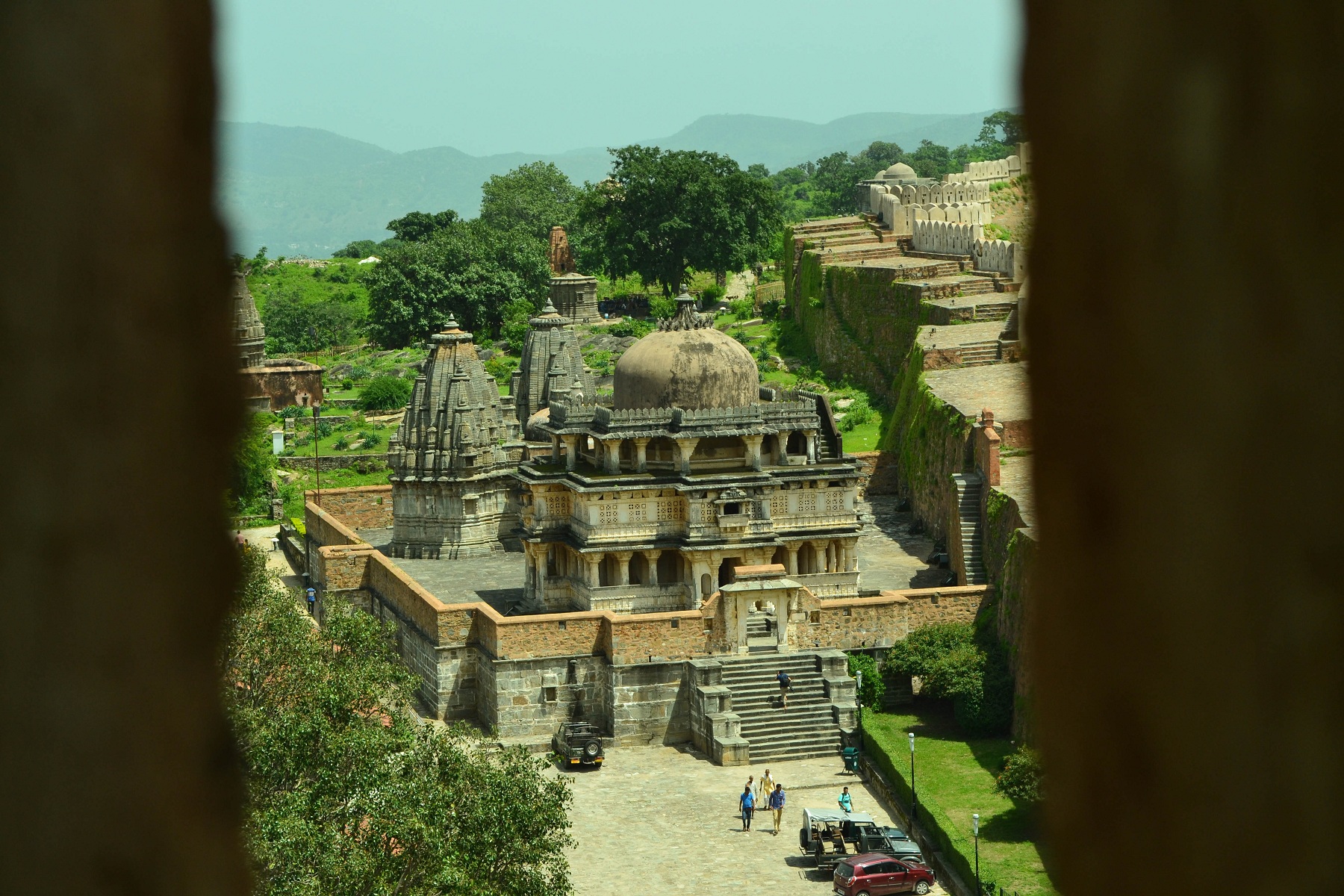 See Ranakpur Temple & Kumbhalgarh Fort with Mt Abu Drop from Jodhpur