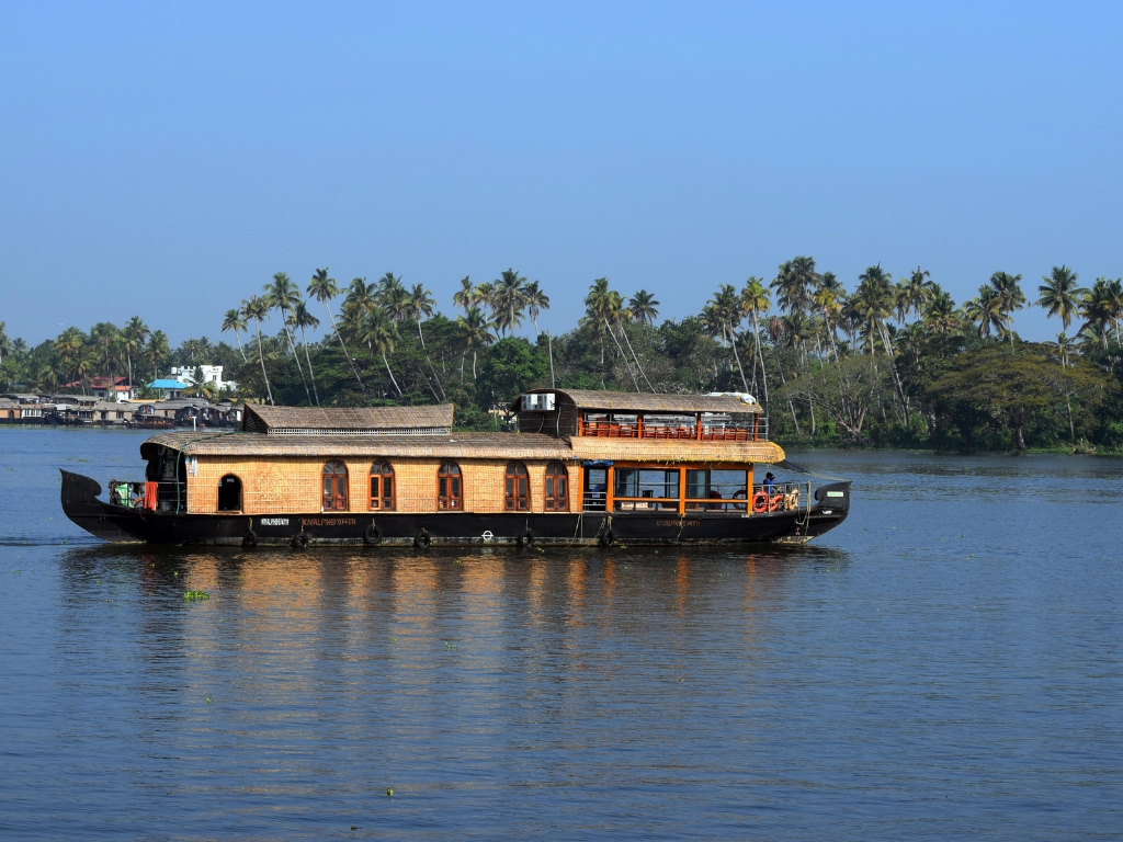Alleppey / Alappuzha Houseboat Day Cruise with Lunch: Cochin
