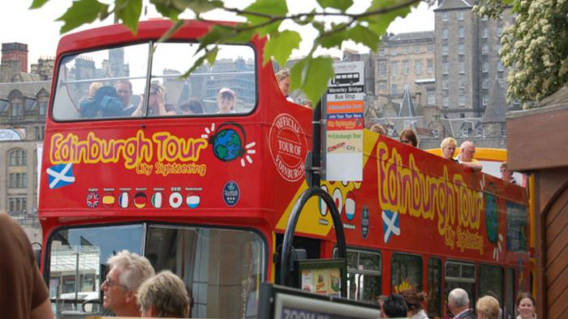 Edinburgh Castle and Hop-on hop-off bus trip from London