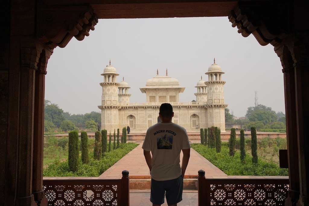 Evening tour of Agra city with Agra fort & Mehtab Garden