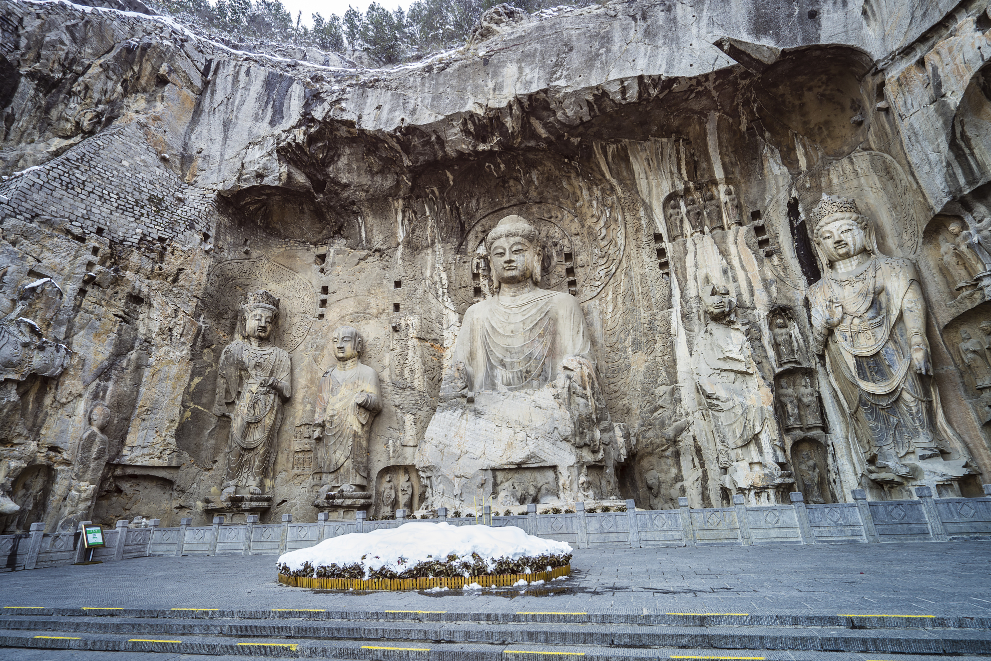 Luoyang White Horse Temple & Longmen Grottoes Full-Day Private Tour